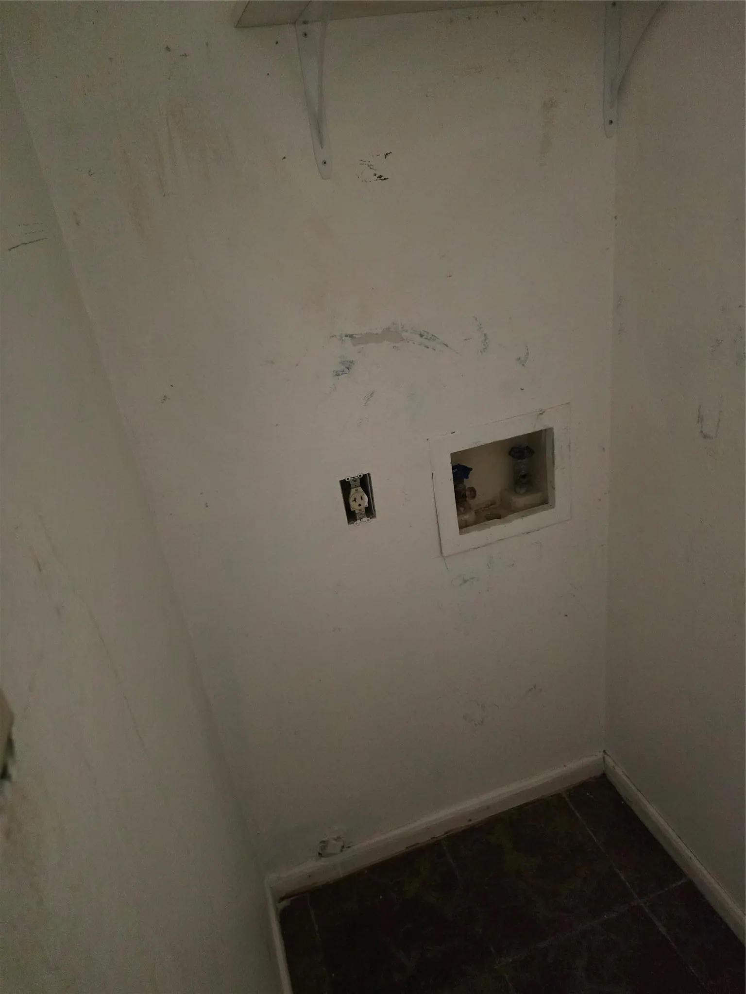 Single Family Residence For Sale in Dallas County , 405 Raintree Circle, De Soto, Texas 75115, 1 Bedroom, 3 Bathroom, 2 Garage spaces, 1,841 Sqft, built in 1986, mls#21378755, Real Estate Agent in De Soto, Homes For Sale in Dallas county, Homes For Sale in De Soto, Realtor in De Soto Texas, Real Estate Brokerage Independent Realty Texas, Luminita Cordes Realtor