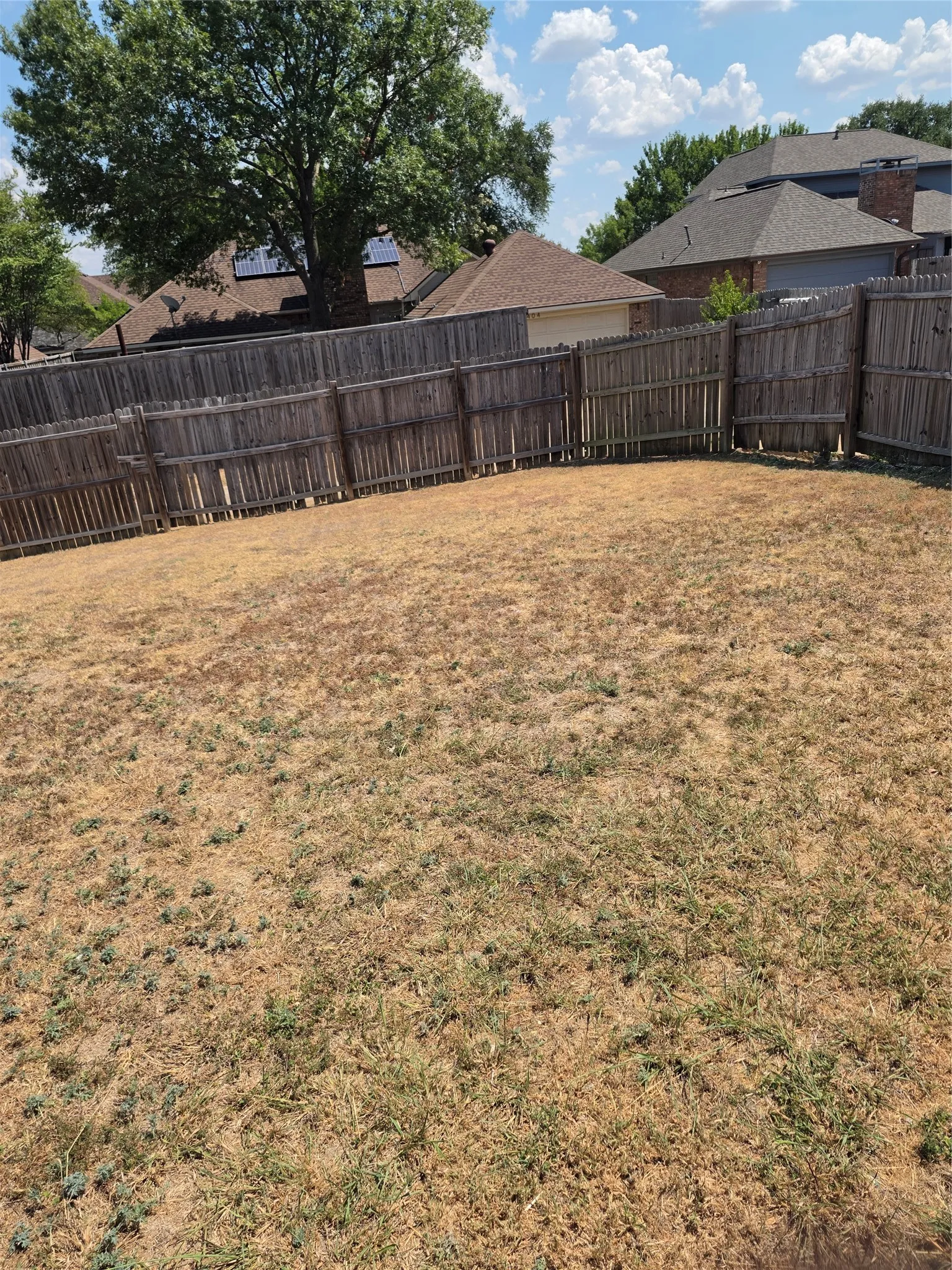 Single Family Residence For Sale in Dallas County , 405 Raintree Circle, De Soto, Texas 75115, 1 Bedroom, 3 Bathroom, 2 Garage spaces, 1,841 Sqft, built in 1986, mls#21378755, Real Estate Agent in De Soto, Homes For Sale in Dallas county, Homes For Sale in De Soto, Realtor in De Soto Texas, Real Estate Brokerage Independent Realty Texas, Luminita Cordes Realtor