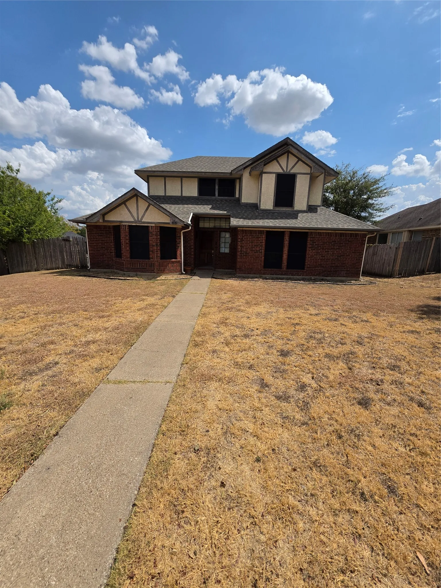 Single Family Residence For Sale in Dallas County , 405 Raintree Circle, De Soto, Texas 75115, 1 Bedroom, 3 Bathroom, 2 Garage spaces, 1,841 Sqft, built in 1986, mls#21378755, Real Estate Agent in De Soto, Homes For Sale in Dallas county, Homes For Sale in De Soto, Realtor in De Soto Texas, Real Estate Brokerage Independent Realty Texas, Luminita Cordes Realtor
