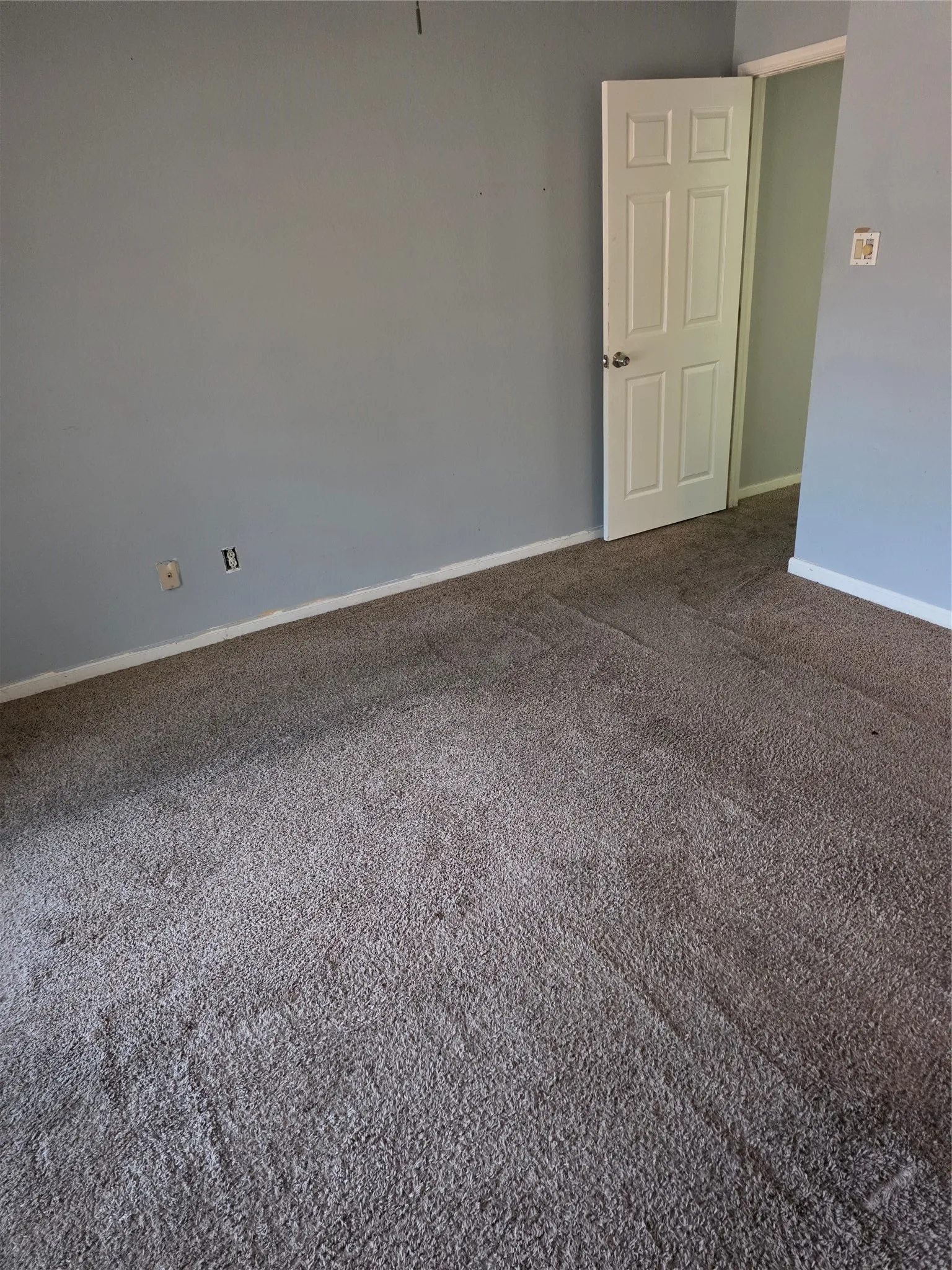 Single Family Residence For Sale in Dallas County , 405 Raintree Circle, De Soto, Texas 75115, 1 Bedroom, 3 Bathroom, 2 Garage spaces, 1,841 Sqft, built in 1986, mls#21378755, Real Estate Agent in De Soto, Homes For Sale in Dallas county, Homes For Sale in De Soto, Realtor in De Soto Texas, Real Estate Brokerage Independent Realty Texas, Luminita Cordes Realtor