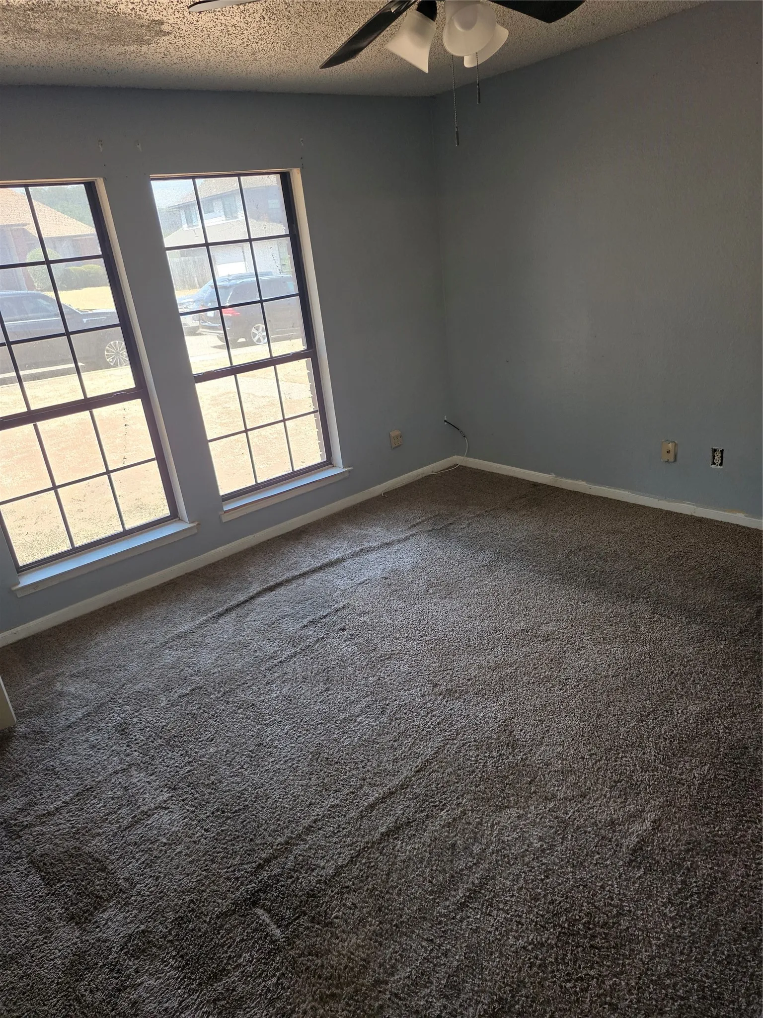 Single Family Residence For Sale in Dallas County , 405 Raintree Circle, De Soto, Texas 75115, 1 Bedroom, 3 Bathroom, 2 Garage spaces, 1,841 Sqft, built in 1986, mls#21378755, Real Estate Agent in De Soto, Homes For Sale in Dallas county, Homes For Sale in De Soto, Realtor in De Soto Texas, Real Estate Brokerage Independent Realty Texas, Luminita Cordes Realtor