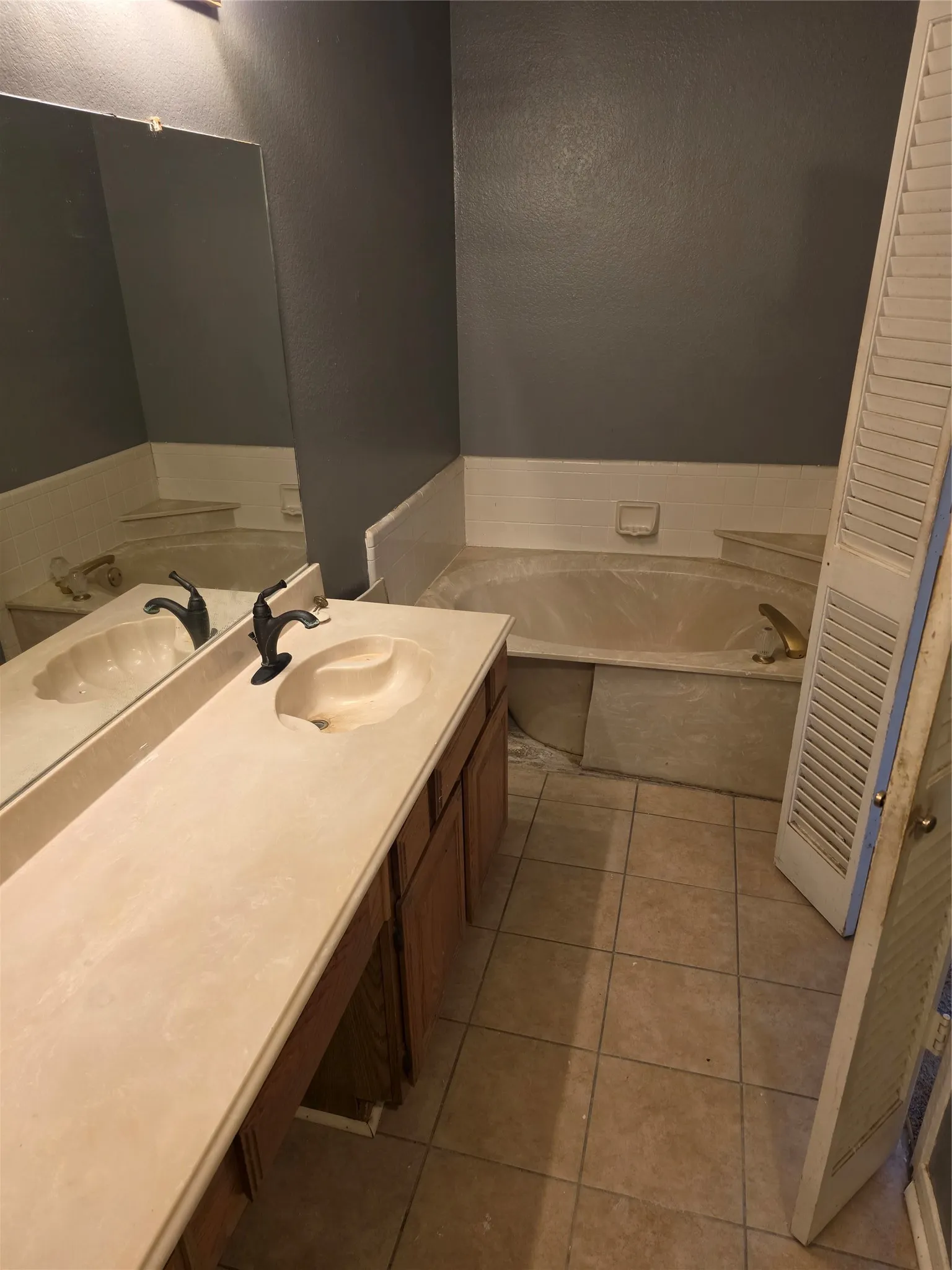 Single Family Residence For Sale in Dallas County , 405 Raintree Circle, De Soto, Texas 75115, 1 Bedroom, 3 Bathroom, 2 Garage spaces, 1,841 Sqft, built in 1986, mls#21378755, Real Estate Agent in De Soto, Homes For Sale in Dallas county, Homes For Sale in De Soto, Realtor in De Soto Texas, Real Estate Brokerage Independent Realty Texas, Luminita Cordes Realtor