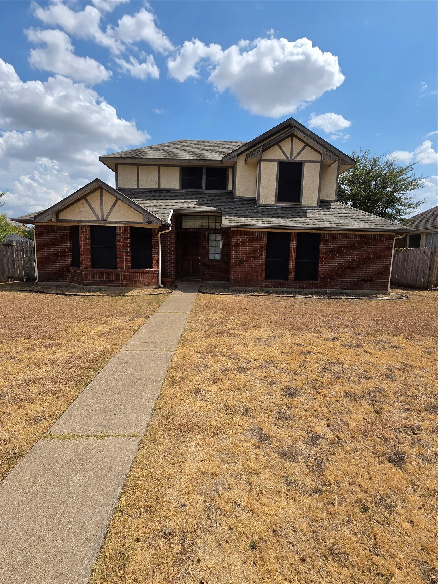 Single Family Residence For Sale in Dallas County , 405 Raintree Circle, De Soto, Texas 75115, 1 Bedroom, 3 Bathroom, 2 Garage spaces, 1,841 Sqft, built in 1986, mls#21378755, Real Estate Agent in De Soto, Homes For Sale in Dallas county, Homes For Sale in De Soto, Realtor in De Soto Texas, Real Estate Brokerage Independent Realty Texas, Luminita Cordes Realtor