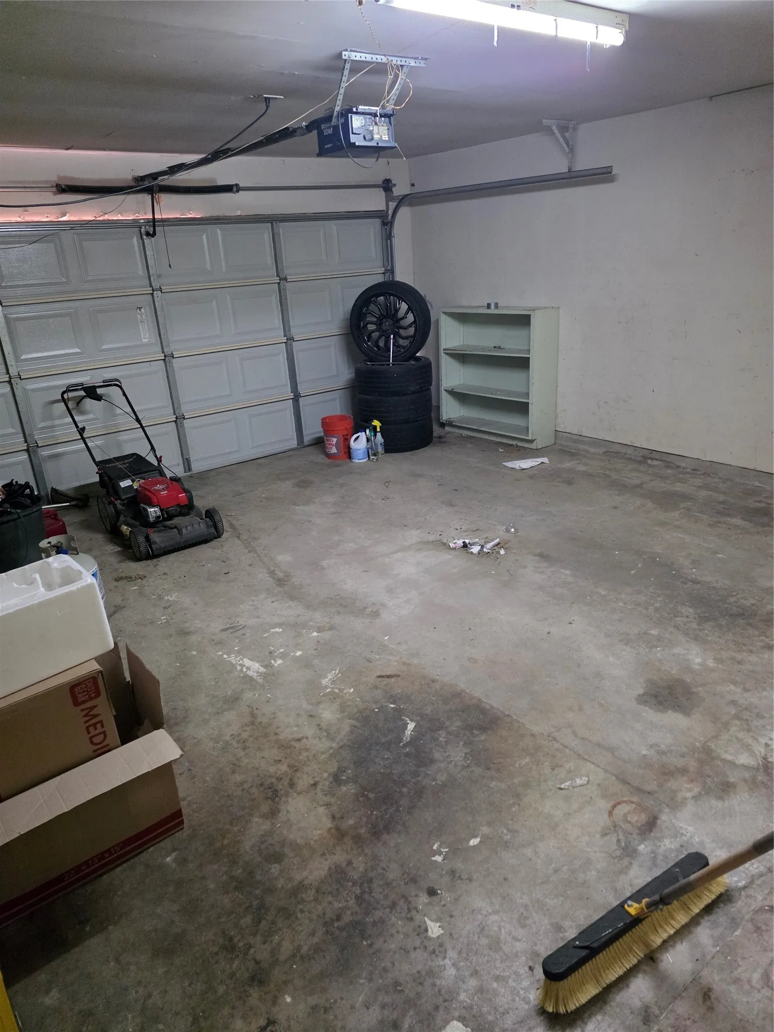 Single Family Residence For Sale in Dallas County , 405 Raintree Circle, De Soto, Texas 75115, 1 Bedroom, 3 Bathroom, 2 Garage spaces, 1,841 Sqft, built in 1986, mls#21378755, Real Estate Agent in De Soto, Homes For Sale in Dallas county, Homes For Sale in De Soto, Realtor in De Soto Texas, Real Estate Brokerage Independent Realty Texas, Luminita Cordes Realtor