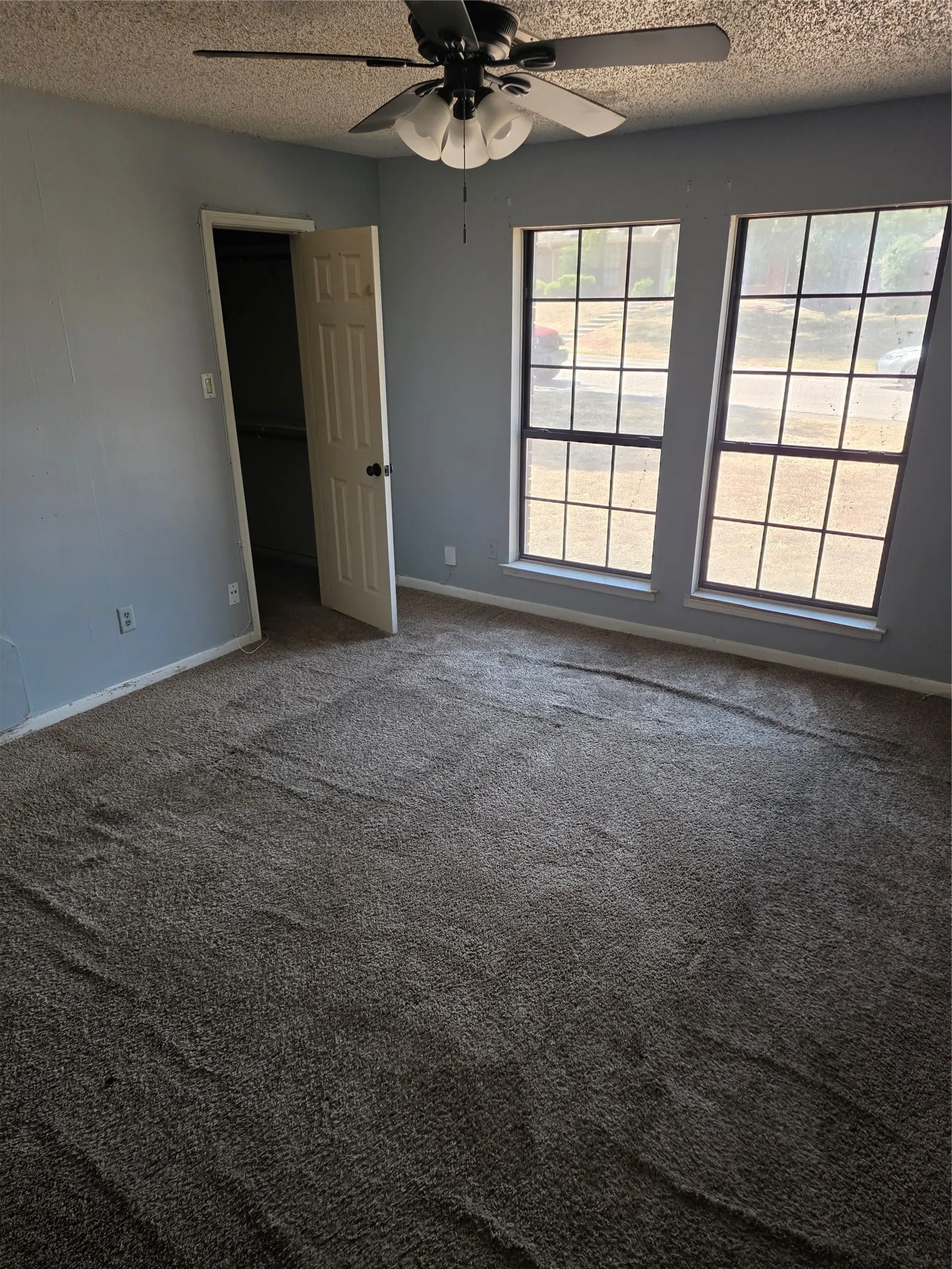 Single Family Residence For Sale in Dallas County , 405 Raintree Circle, De Soto, Texas 75115, 1 Bedroom, 3 Bathroom, 2 Garage spaces, 1,841 Sqft, built in 1986, mls#21378755, Real Estate Agent in De Soto, Homes For Sale in Dallas county, Homes For Sale in De Soto, Realtor in De Soto Texas, Real Estate Brokerage Independent Realty Texas, Luminita Cordes Realtor