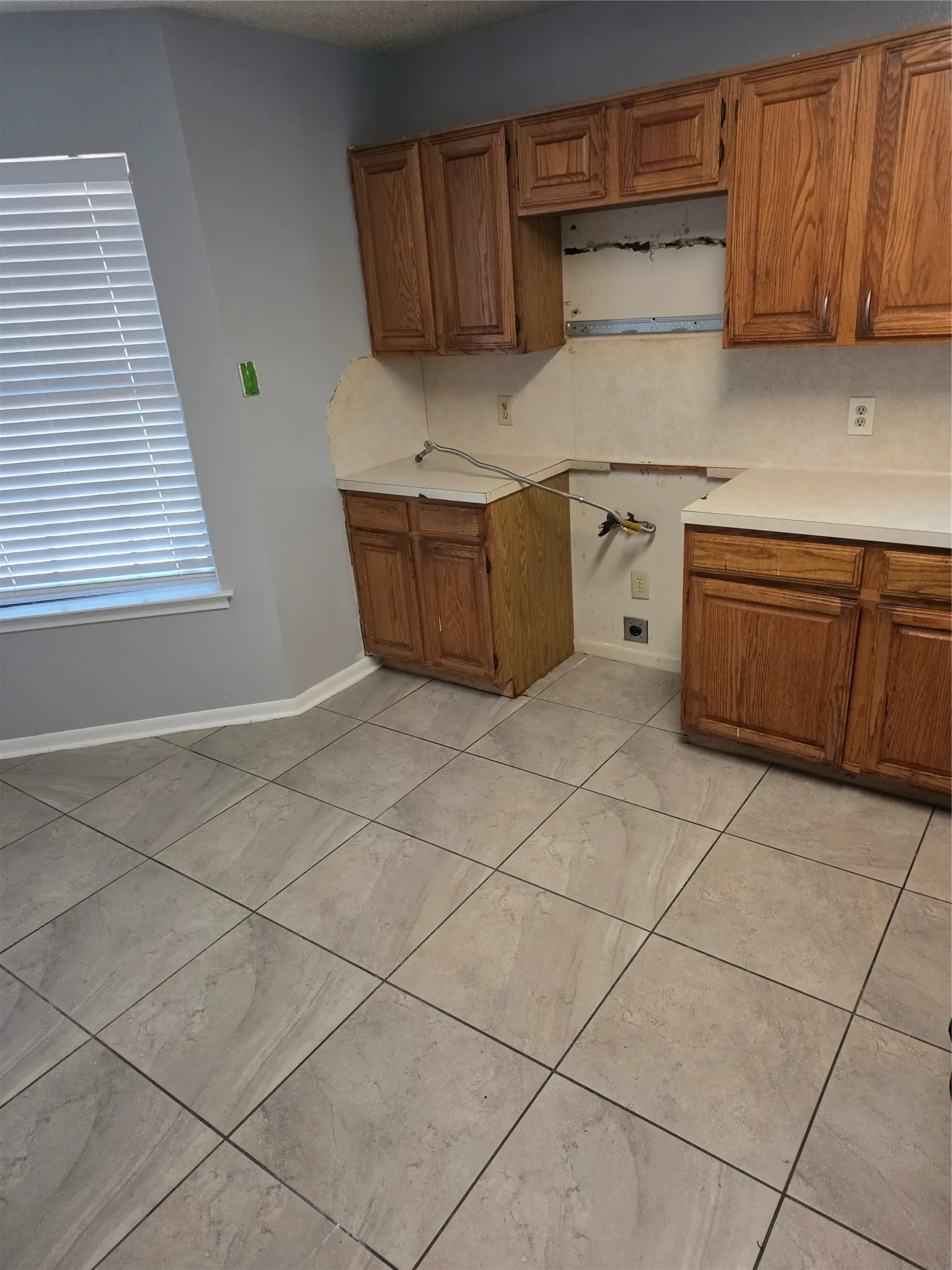 Single Family Residence For Sale in Dallas County , 405 Raintree Circle, De Soto, Texas 75115, 1 Bedroom, 3 Bathroom, 2 Garage spaces, 1,841 Sqft, built in 1986, mls#21378755, Real Estate Agent in De Soto, Homes For Sale in Dallas county, Homes For Sale in De Soto, Realtor in De Soto Texas, Real Estate Brokerage Independent Realty Texas, Luminita Cordes Realtor