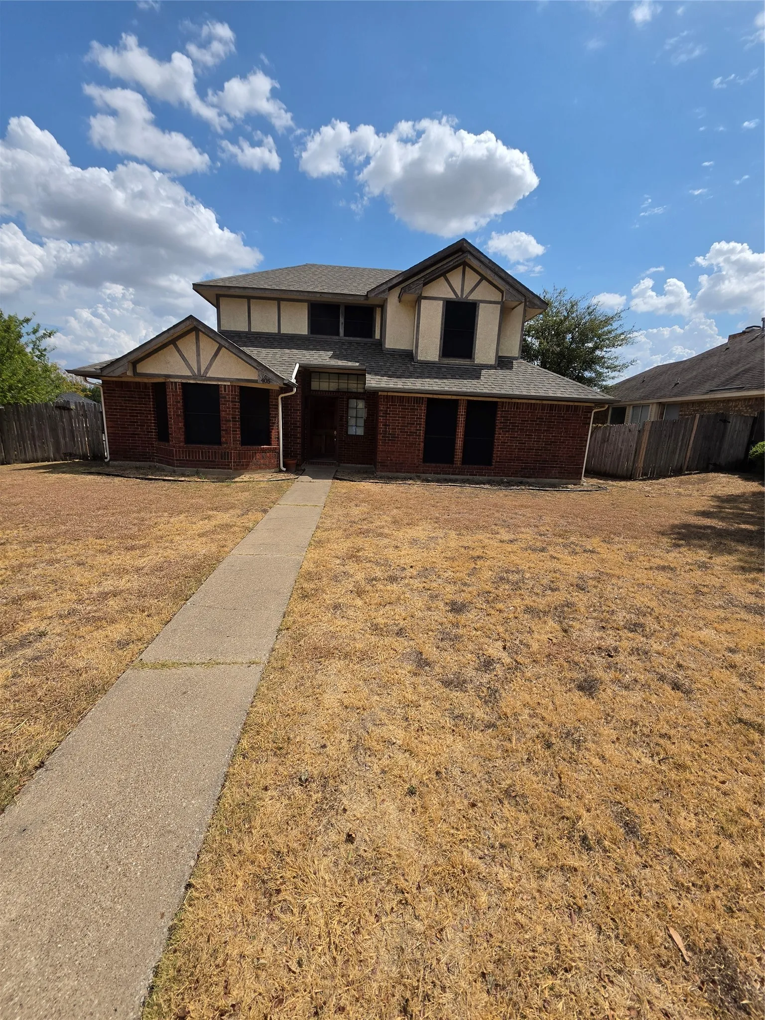 Single Family Residence For Sale in Dallas County , 405 Raintree Circle, De Soto, Texas 75115, 1 Bedroom, 3 Bathroom, 2 Garage spaces, 1,841 Sqft, built in 1986, mls#21378755, Real Estate Agent in De Soto, Homes For Sale in Dallas county, Homes For Sale in De Soto, Realtor in De Soto Texas, Real Estate Brokerage Independent Realty Texas, Luminita Cordes Realtor