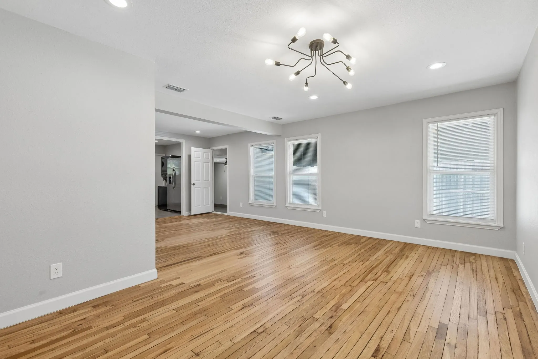 Single Family Residence For Rent in Dallas County , 3308 Inwood Road, Dallas, Texas 75235, 4 Bedroom, 2 Bathroom, Garage spaces, 1,196 Sqft, built in 1947, mls#21366782, Real Estate Agent in Dallas, Homes For Rent in Dallas county, Homes For Rent in Dallas, Realtor in Dallas Texas, Real Estate Brokerage Independent Realty Texas, Luminita Cordes Realtor