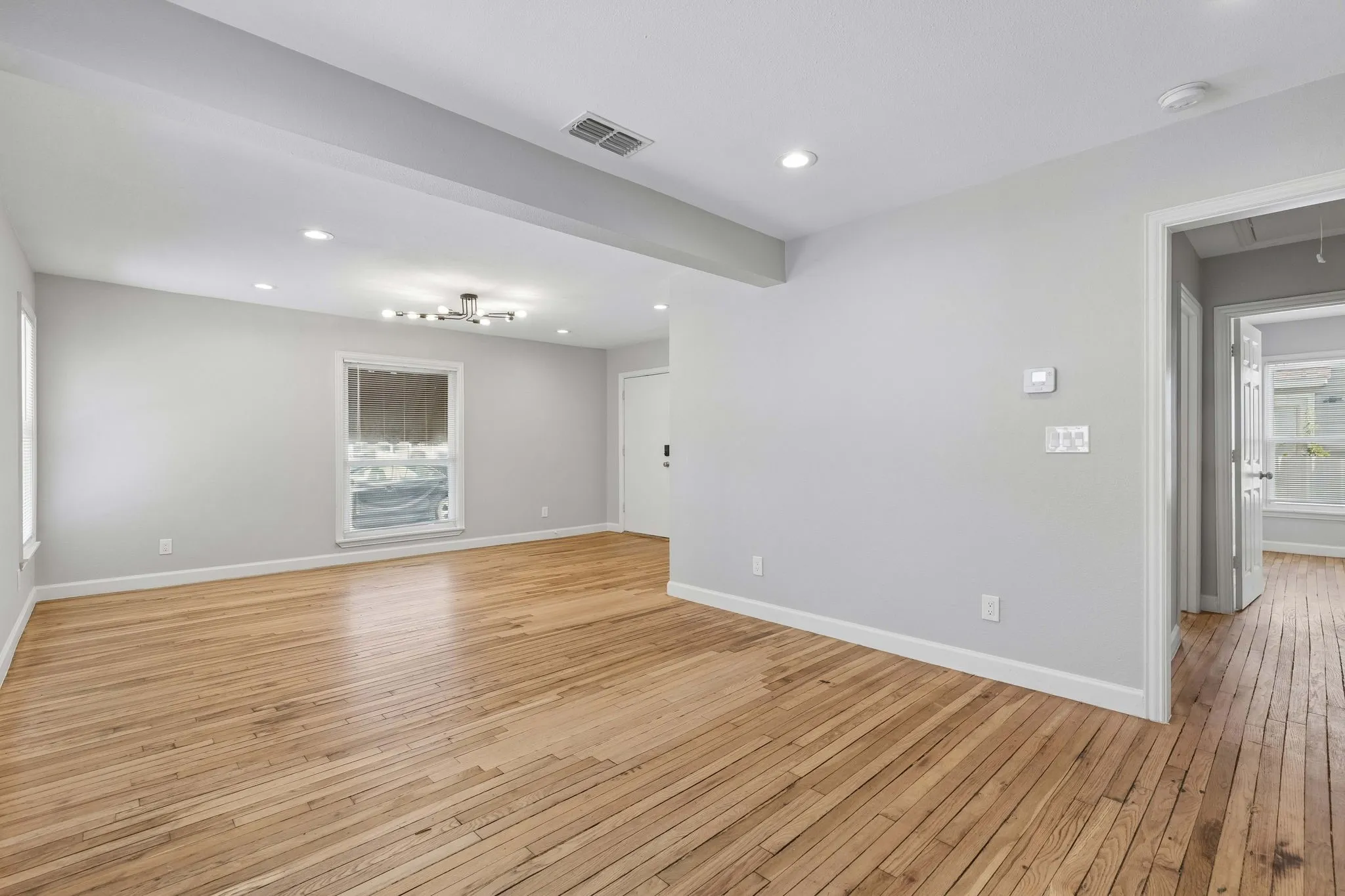 Single Family Residence For Rent in Dallas County , 3308 Inwood Road, Dallas, Texas 75235, 4 Bedroom, 2 Bathroom, Garage spaces, 1,196 Sqft, built in 1947, mls#21366782, Real Estate Agent in Dallas, Homes For Rent in Dallas county, Homes For Rent in Dallas, Realtor in Dallas Texas, Real Estate Brokerage Independent Realty Texas, Luminita Cordes Realtor