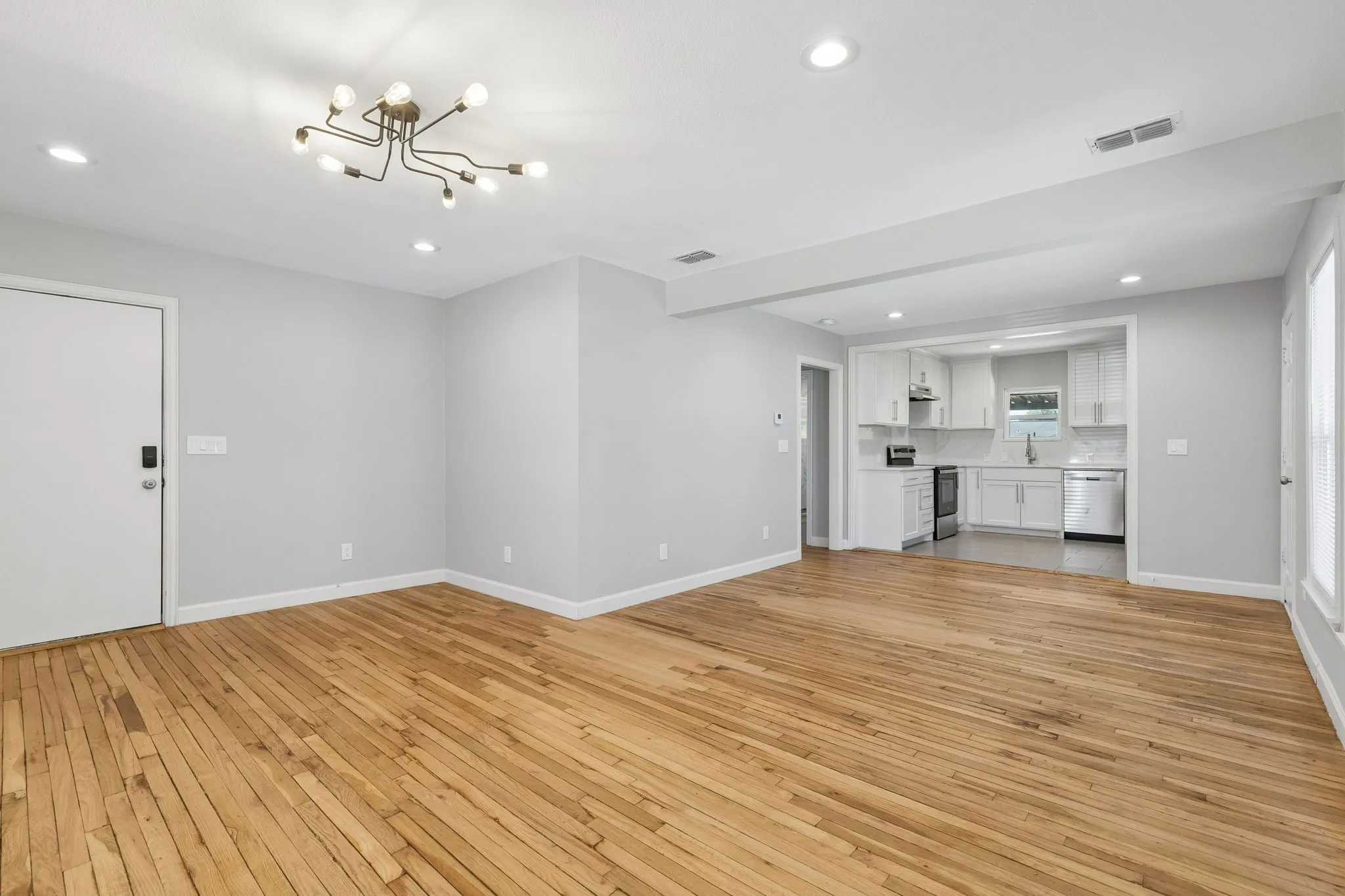 Single Family Residence For Rent in Dallas County , 3308 Inwood Road, Dallas, Texas 75235, 4 Bedroom, 2 Bathroom, Garage spaces, 1,196 Sqft, built in 1947, mls#21366782, Real Estate Agent in Dallas, Homes For Rent in Dallas county, Homes For Rent in Dallas, Realtor in Dallas Texas, Real Estate Brokerage Independent Realty Texas, Luminita Cordes Realtor