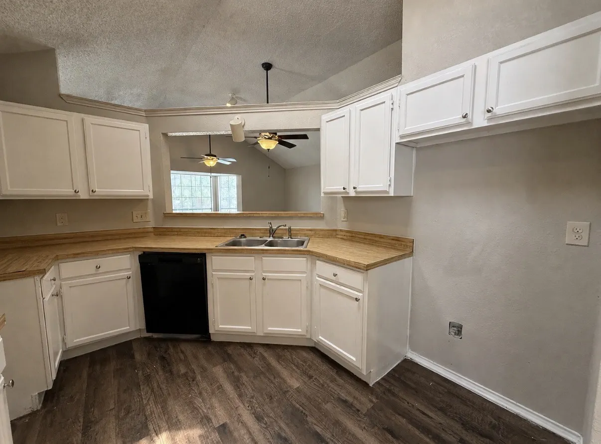 Single Family Residence For Rent in Dallas County , 1429 Wheatfield Drive, Mesquite, Texas 75149, 3 Bedroom, 2 Bathroom, 2 Garage spaces, 1,317 Sqft, built in 1986, mls#21388481, Real Estate Agent in Mesquite, Homes For Rent in Dallas county, Homes For Rent in Mesquite, Realtor in Mesquite Texas, Real Estate Brokerage Independent Realty Texas, Luminita Cordes Realtor