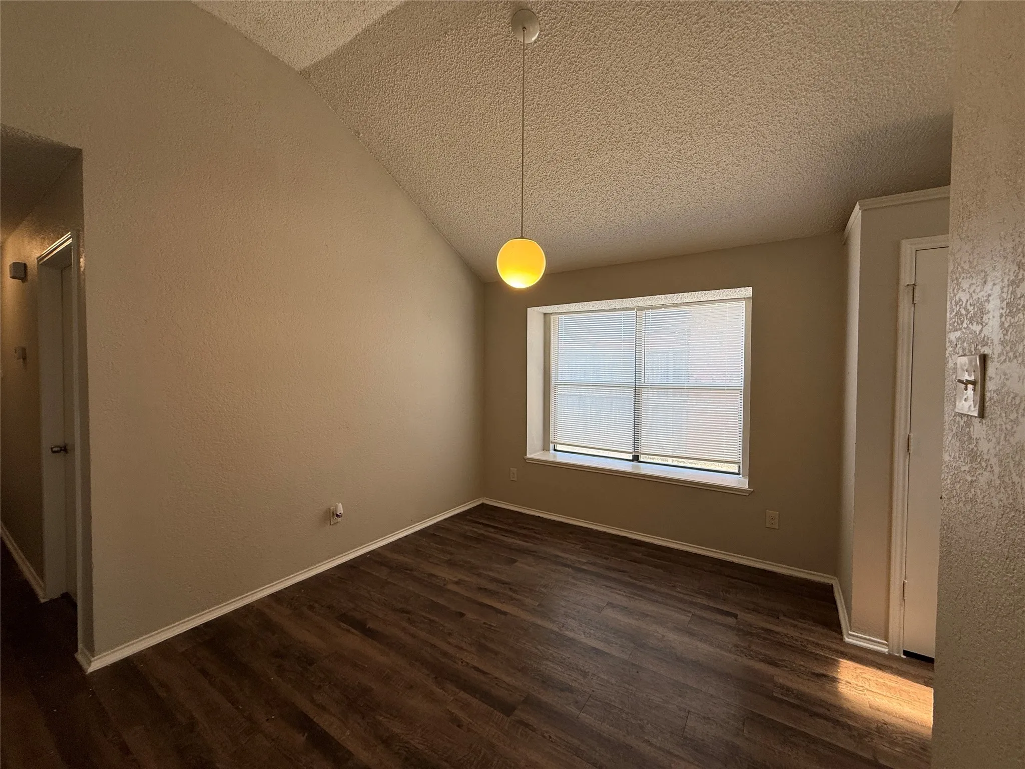 Single Family Residence For Rent in Dallas County , 1429 Wheatfield Drive, Mesquite, Texas 75149, 3 Bedroom, 2 Bathroom, 2 Garage spaces, 1,317 Sqft, built in 1986, mls#21388481, Real Estate Agent in Mesquite, Homes For Rent in Dallas county, Homes For Rent in Mesquite, Realtor in Mesquite Texas, Real Estate Brokerage Independent Realty Texas, Luminita Cordes Realtor
