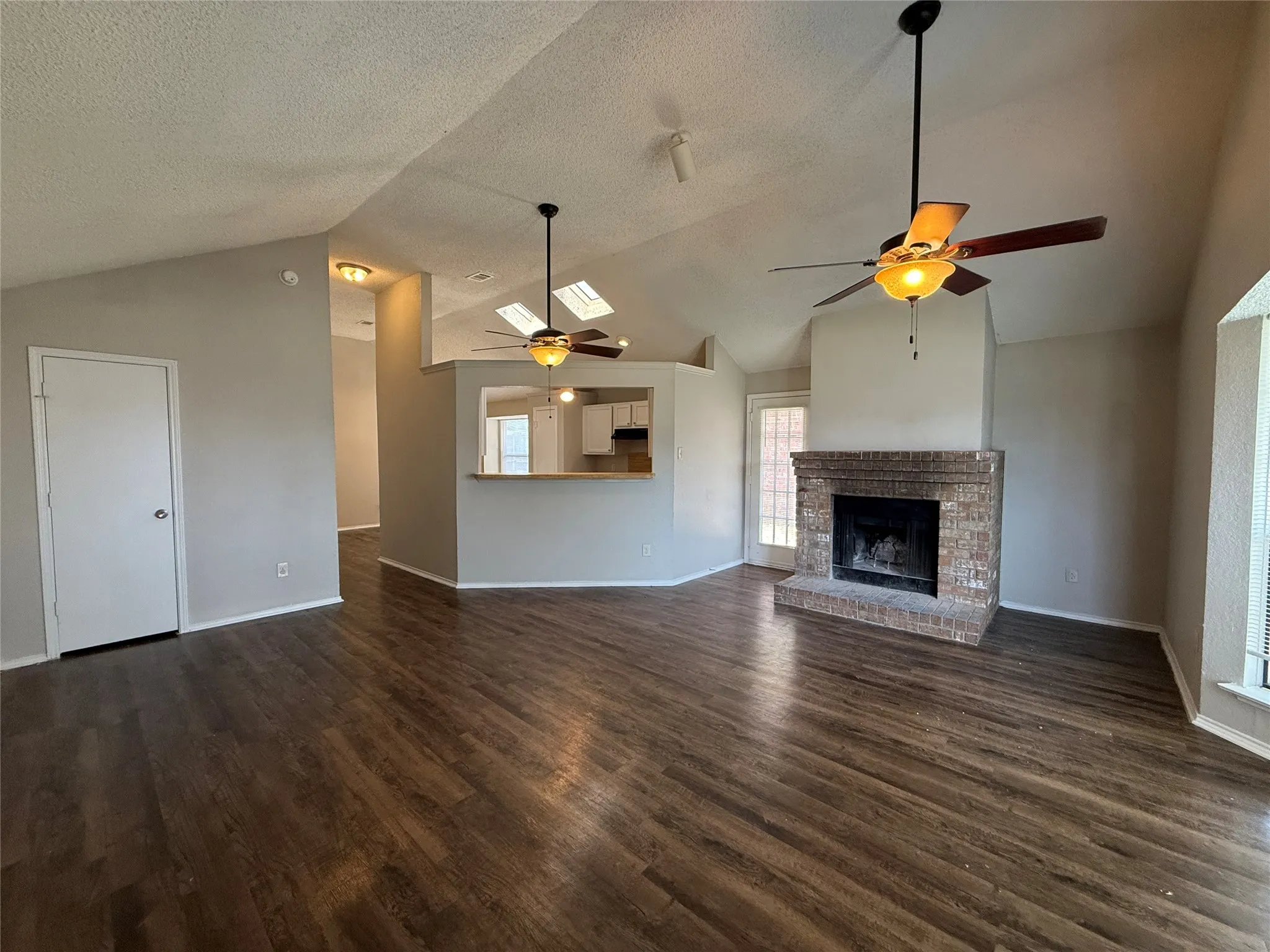 Single Family Residence For Rent in Dallas County , 1429 Wheatfield Drive, Mesquite, Texas 75149, 3 Bedroom, 2 Bathroom, 2 Garage spaces, 1,317 Sqft, built in 1986, mls#21388481, Real Estate Agent in Mesquite, Homes For Rent in Dallas county, Homes For Rent in Mesquite, Realtor in Mesquite Texas, Real Estate Brokerage Independent Realty Texas, Luminita Cordes Realtor