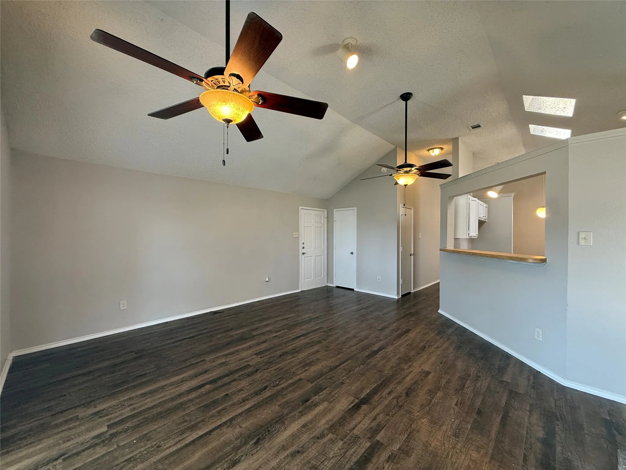 Single Family Residence For Rent in Dallas County , 1429 Wheatfield Drive, Mesquite, Texas 75149, 3 Bedroom, 2 Bathroom, 2 Garage spaces, 1,317 Sqft, built in 1986, mls#21388481, Real Estate Agent in Mesquite, Homes For Rent in Dallas county, Homes For Rent in Mesquite, Realtor in Mesquite Texas, Real Estate Brokerage Independent Realty Texas, Luminita Cordes Realtor