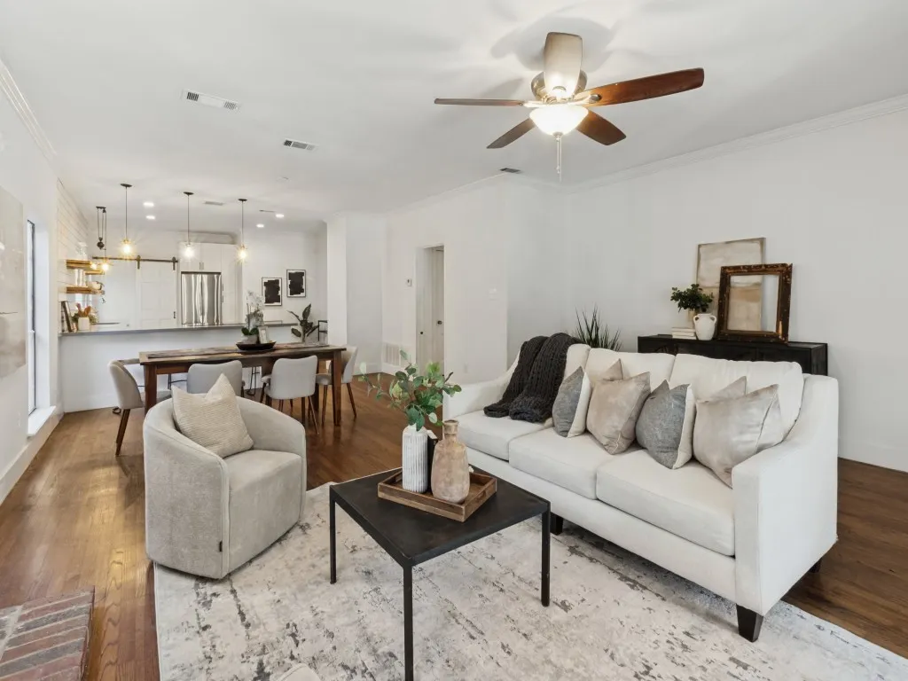 Single Family Residence For Sale in Dallas County , 6307 Palo Pinto Avenue, Dallas, Texas 75214, 3 Bedroom, 2 Bathroom, 1 Garage spaces, 1,958 Sqft, built in 1924, mls#21388478, Real Estate Agent in Dallas, Homes For Sale in Dallas county, Homes For Sale in Dallas, Realtor in Dallas Texas, Real Estate Brokerage Independent Realty Texas, Luminita Cordes Realtor