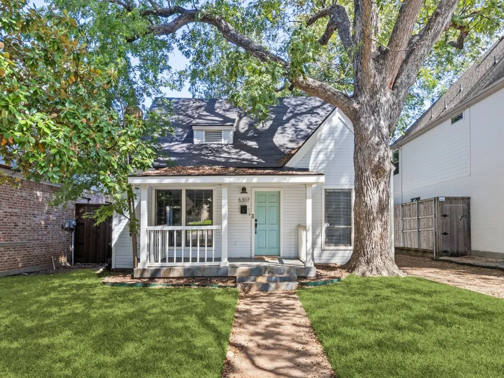 Single Family Residence For Sale in Dallas County , 6307 Palo Pinto Avenue, Dallas, Texas 75214, 3 Bedroom, 2 Bathroom, 1 Garage spaces, 1,958 Sqft, built in 1924, mls#21388478, Real Estate Agent in Dallas, Homes For Sale in Dallas county, Homes For Sale in Dallas, Realtor in Dallas Texas, Real Estate Brokerage Independent Realty Texas, Luminita Cordes Realtor