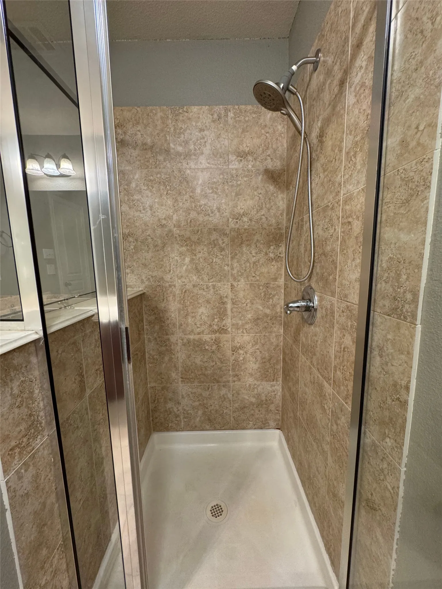 Single Family Residence For Rent in Tarrant County , 9909 Fressia Lane, Fort Worth, Texas 76108, 3 Bedroom, 2 Bathroom, 2 Garage spaces, 1,970 Sqft, built in 2005, mls#21388491, Real Estate Agent in Fort Worth, Homes For Rent in Tarrant county, Homes For Rent in Fort Worth, Realtor in Fort Worth Texas, Real Estate Brokerage Independent Realty Texas, Luminita Cordes Realtor