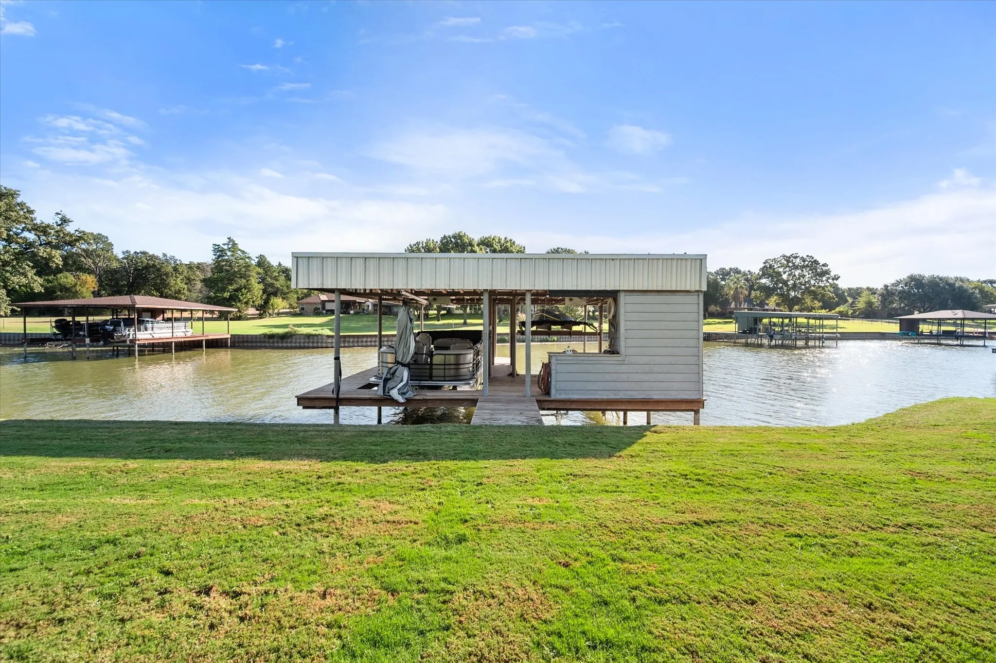 Single Family Residence For Sale in Navarro County , 529 La Bota, Corsicana, Texas 75109, 3 Bedroom, 3 Bathroom, 3 Garage spaces, 2,950 Sqft, built in 2020, mls#21387885, Real Estate Agent in Corsicana, Homes For Sale in Navarro county, Homes For Sale in Corsicana, Realtor in Corsicana Texas, Real Estate Brokerage Independent Realty Texas, Luminita Cordes Realtor