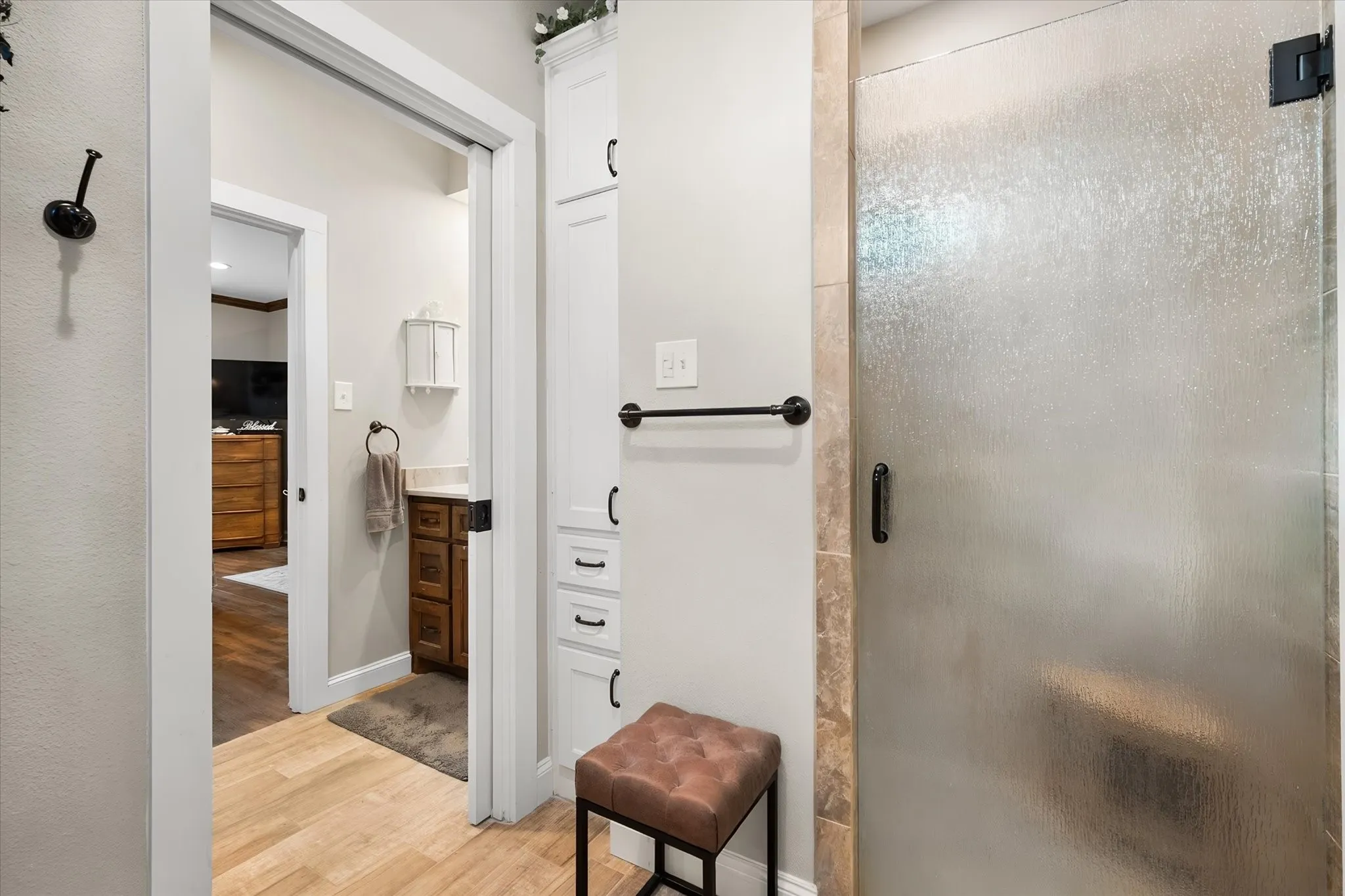 Single Family Residence For Sale in Navarro County , 529 La Bota, Corsicana, Texas 75109, 3 Bedroom, 3 Bathroom, 3 Garage spaces, 2,950 Sqft, built in 2020, mls#21387885, Real Estate Agent in Corsicana, Homes For Sale in Navarro county, Homes For Sale in Corsicana, Realtor in Corsicana Texas, Real Estate Brokerage Independent Realty Texas, Luminita Cordes Realtor
