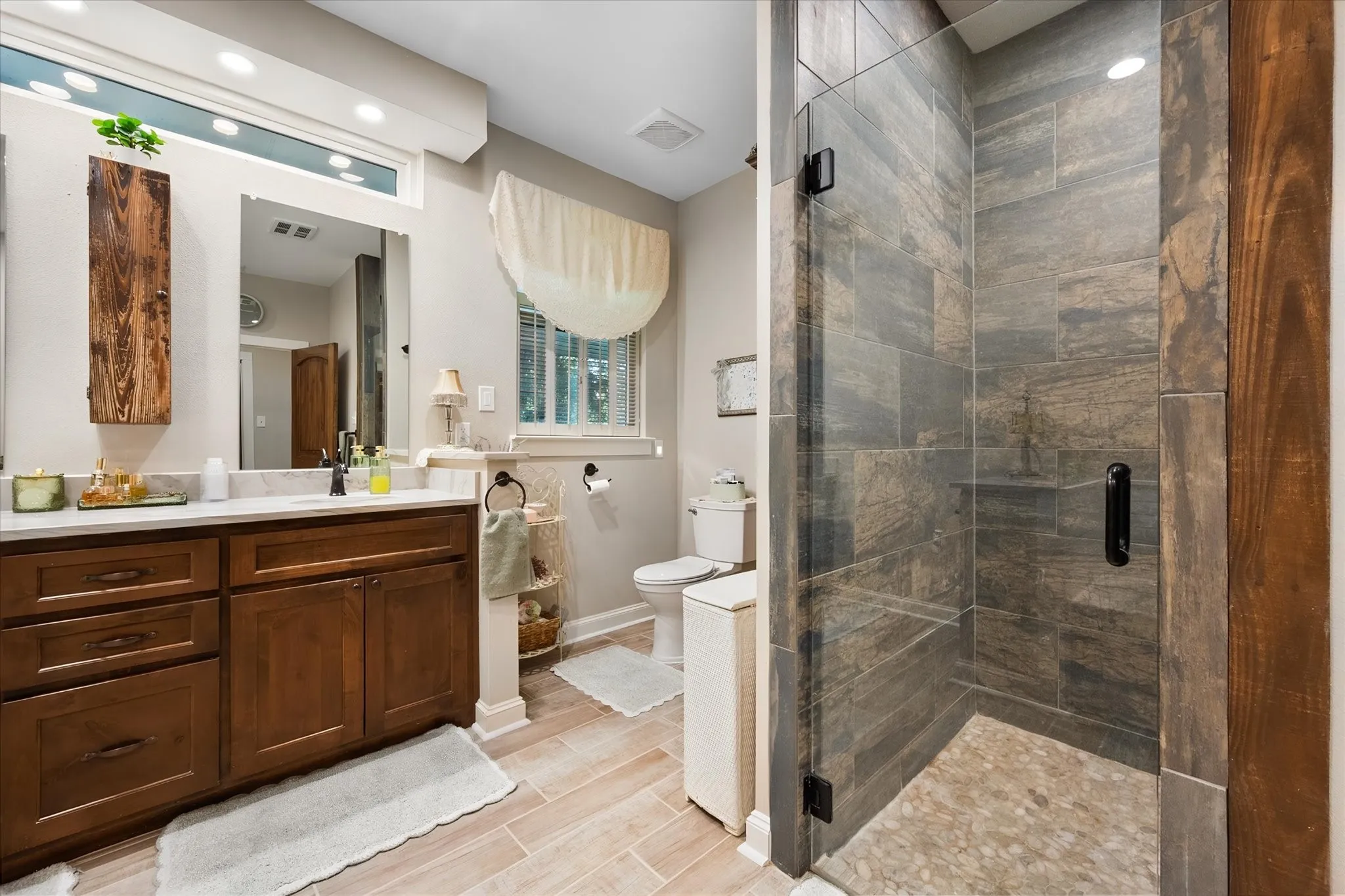Single Family Residence For Sale in Navarro County , 529 La Bota, Corsicana, Texas 75109, 3 Bedroom, 3 Bathroom, 3 Garage spaces, 2,950 Sqft, built in 2020, mls#21387885, Real Estate Agent in Corsicana, Homes For Sale in Navarro county, Homes For Sale in Corsicana, Realtor in Corsicana Texas, Real Estate Brokerage Independent Realty Texas, Luminita Cordes Realtor