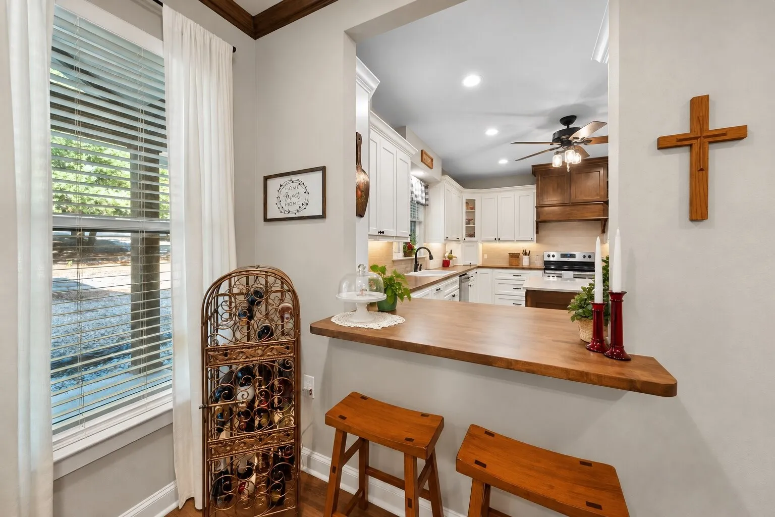 Single Family Residence For Sale in Navarro County , 529 La Bota, Corsicana, Texas 75109, 3 Bedroom, 3 Bathroom, 3 Garage spaces, 2,950 Sqft, built in 2020, mls#21387885, Real Estate Agent in Corsicana, Homes For Sale in Navarro county, Homes For Sale in Corsicana, Realtor in Corsicana Texas, Real Estate Brokerage Independent Realty Texas, Luminita Cordes Realtor