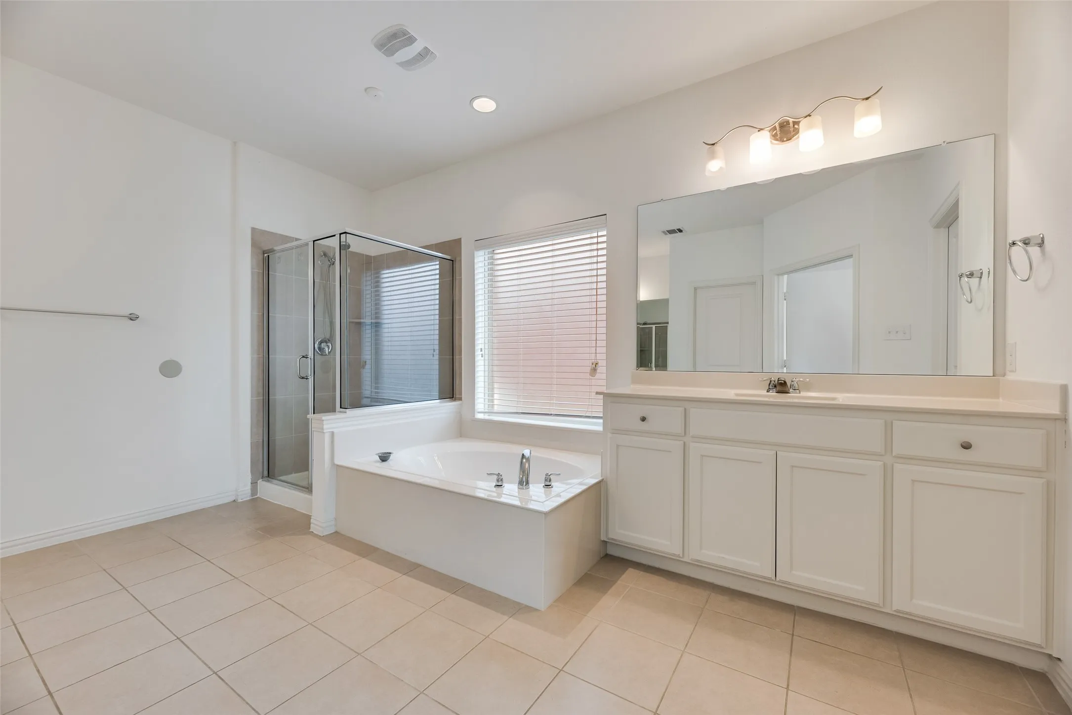 Single Family Residence For Rent in Collin County , 812 Overton Avenue, Celina, Texas 75009, 4 Bedroom, 3 Bathroom, 3 Garage spaces, 3,167 Sqft, built in 2017, mls#21388369, Real Estate Agent in Celina, Homes For Rent in Collin county, Homes For Rent in Celina, Realtor in Celina Texas, Real Estate Brokerage Independent Realty Texas, Luminita Cordes Realtor