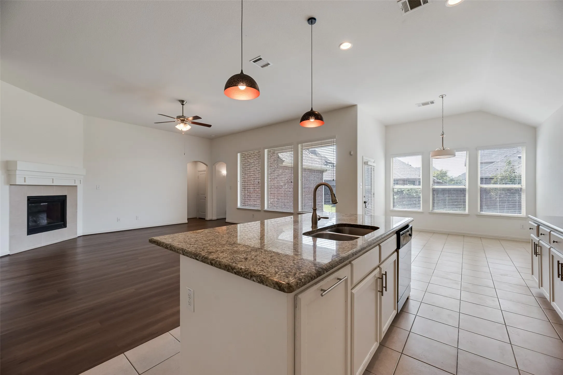 Single Family Residence For Rent in Collin County , 812 Overton Avenue, Celina, Texas 75009, 4 Bedroom, 3 Bathroom, 3 Garage spaces, 3,167 Sqft, built in 2017, mls#21388369, Real Estate Agent in Celina, Homes For Rent in Collin county, Homes For Rent in Celina, Realtor in Celina Texas, Real Estate Brokerage Independent Realty Texas, Luminita Cordes Realtor