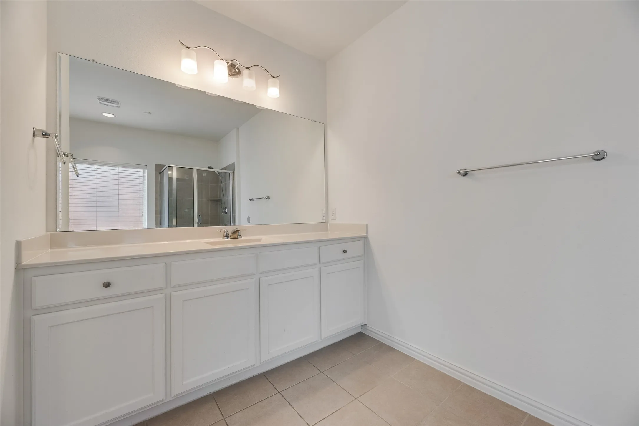 Single Family Residence For Rent in Collin County , 812 Overton Avenue, Celina, Texas 75009, 4 Bedroom, 3 Bathroom, 3 Garage spaces, 3,167 Sqft, built in 2017, mls#21388369, Real Estate Agent in Celina, Homes For Rent in Collin county, Homes For Rent in Celina, Realtor in Celina Texas, Real Estate Brokerage Independent Realty Texas, Luminita Cordes Realtor