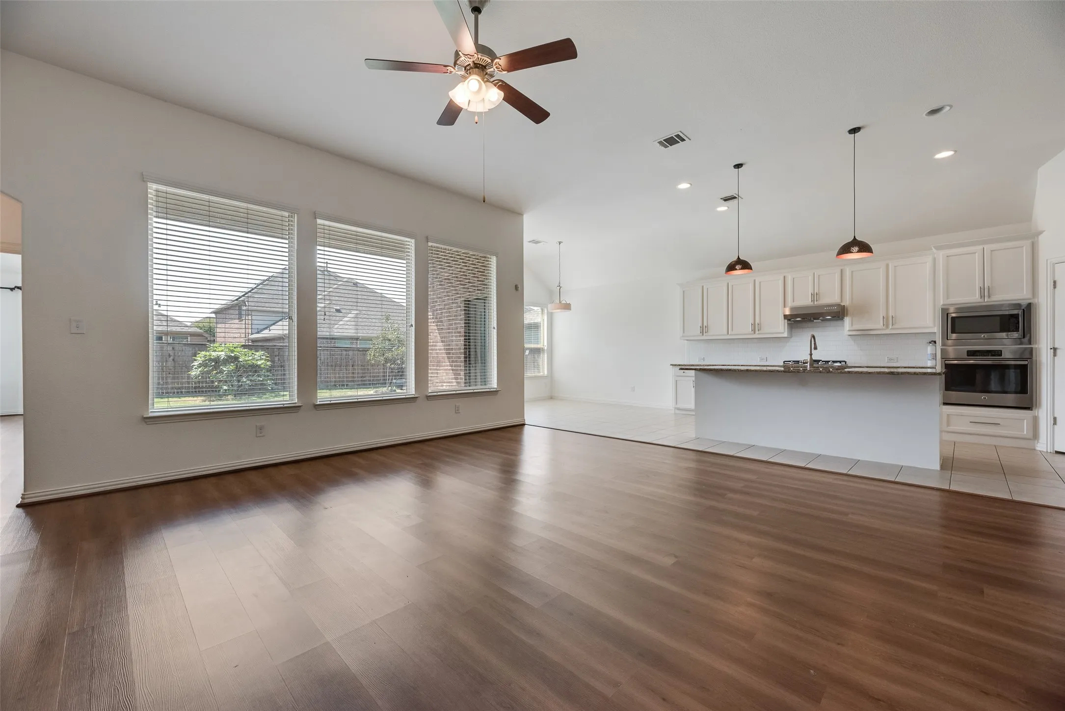 Single Family Residence For Rent in Collin County , 812 Overton Avenue, Celina, Texas 75009, 4 Bedroom, 3 Bathroom, 3 Garage spaces, 3,167 Sqft, built in 2017, mls#21388369, Real Estate Agent in Celina, Homes For Rent in Collin county, Homes For Rent in Celina, Realtor in Celina Texas, Real Estate Brokerage Independent Realty Texas, Luminita Cordes Realtor