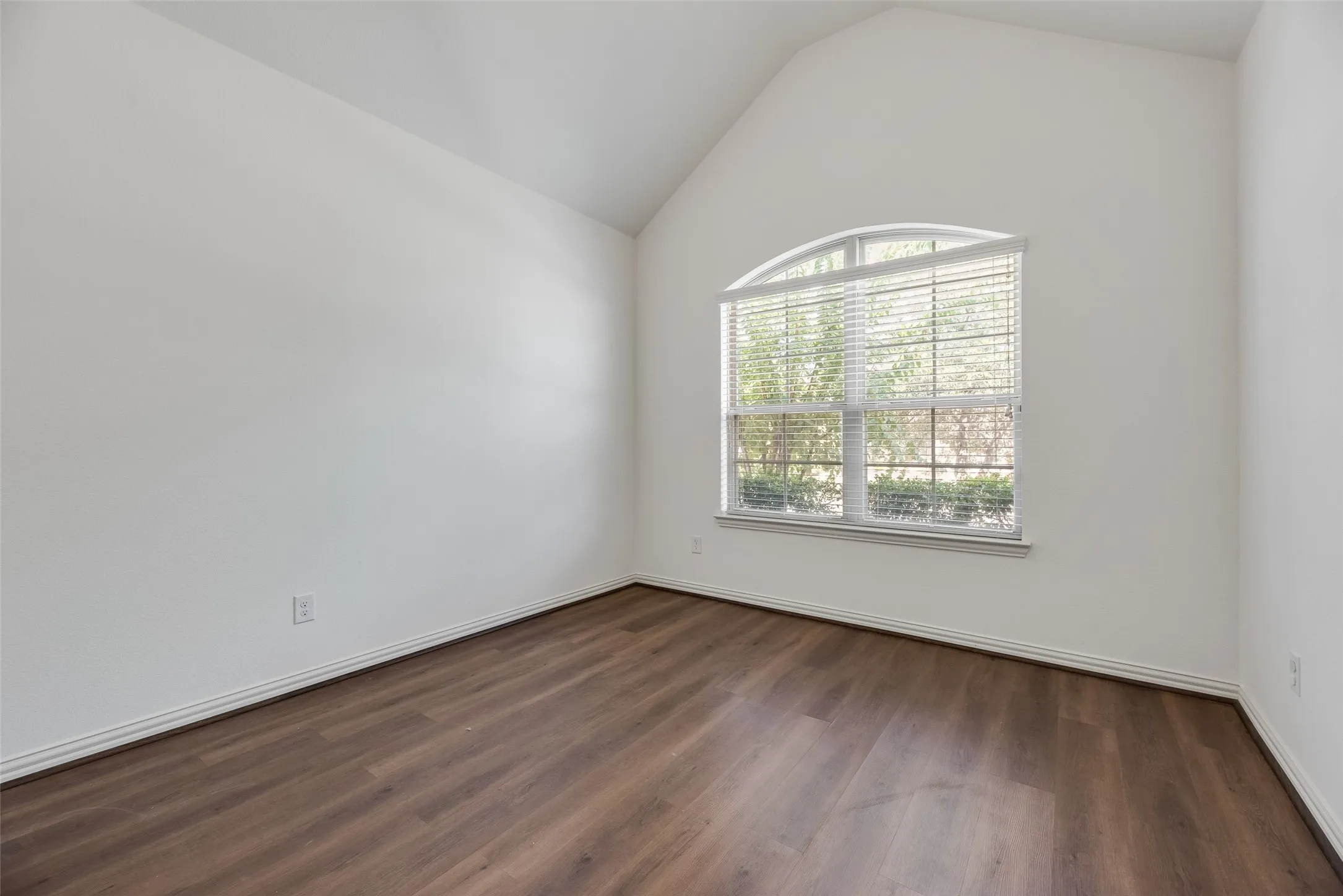 Single Family Residence For Rent in Collin County , 812 Overton Avenue, Celina, Texas 75009, 4 Bedroom, 3 Bathroom, 3 Garage spaces, 3,167 Sqft, built in 2017, mls#21388369, Real Estate Agent in Celina, Homes For Rent in Collin county, Homes For Rent in Celina, Realtor in Celina Texas, Real Estate Brokerage Independent Realty Texas, Luminita Cordes Realtor