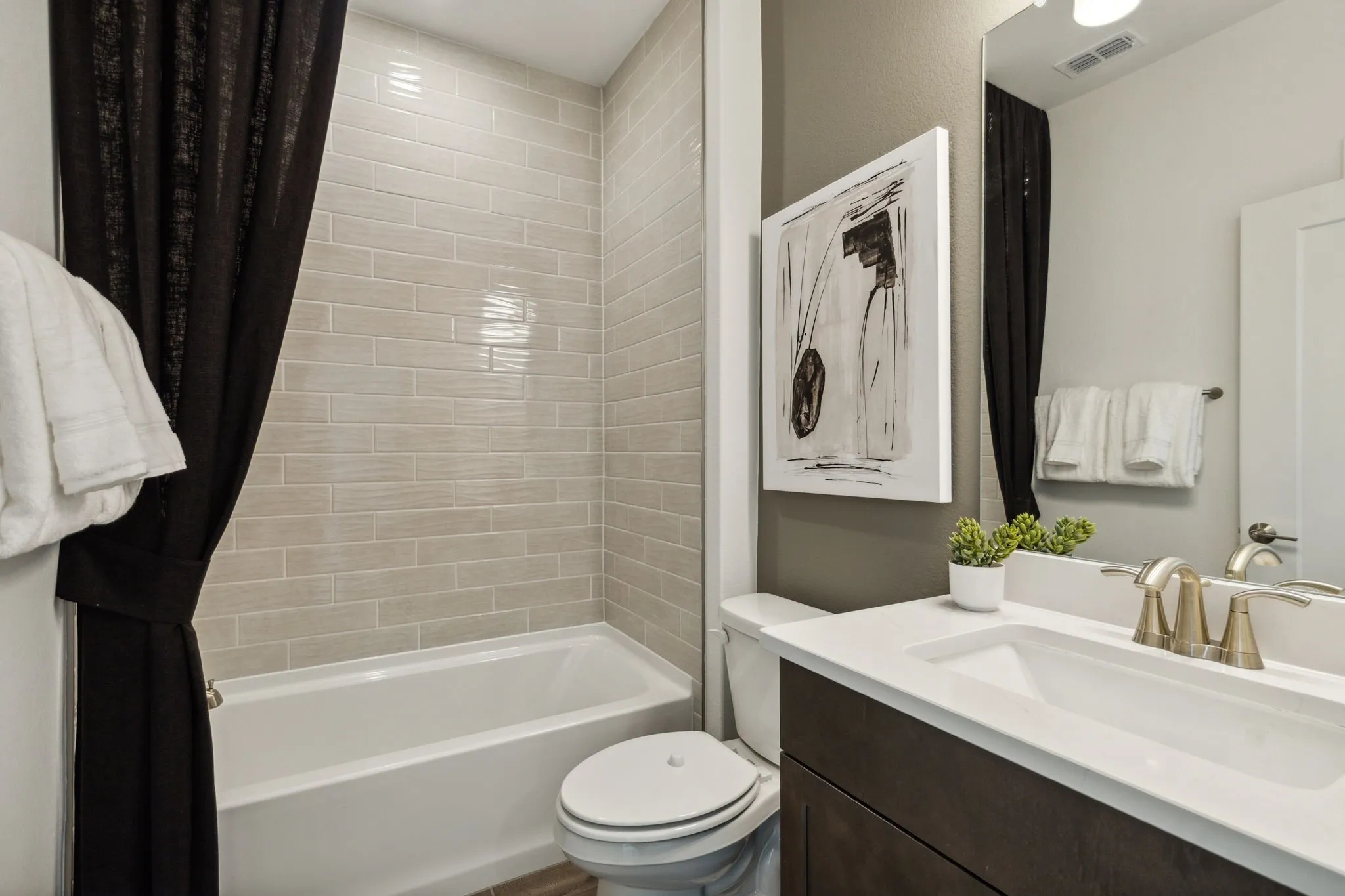 *Model Representation - Spacious secondary bathroom