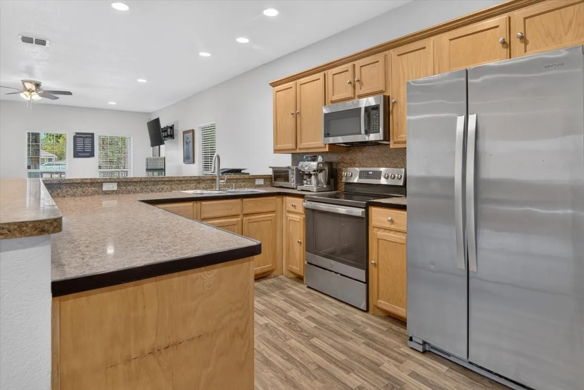 Single Family Residence For Sale in Mc Lennan County , 1920 S 15th Street, Waco, Texas 76706, 5 Bedroom, 6 Bathroom, Garage spaces, 2,624 Sqft, built in 2007, mls#21357808, Real Estate Agent in Waco, Homes For Sale in Mc Lennan county, Homes For Sale in Waco, Realtor in Waco Texas, Real Estate Brokerage Independent Realty Texas, Luminita Cordes Realtor