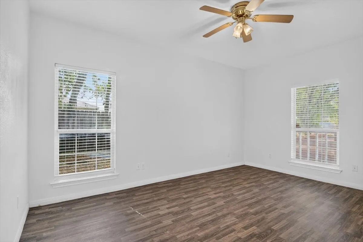 Single Family Residence For Sale in Mc Lennan County , 1920 S 15th Street, Waco, Texas 76706, 5 Bedroom, 6 Bathroom, Garage spaces, 2,624 Sqft, built in 2007, mls#21357808, Real Estate Agent in Waco, Homes For Sale in Mc Lennan county, Homes For Sale in Waco, Realtor in Waco Texas, Real Estate Brokerage Independent Realty Texas, Luminita Cordes Realtor