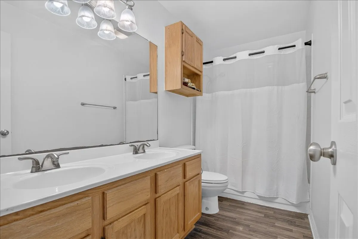 Single Family Residence For Sale in Mc Lennan County , 1920 S 15th Street, Waco, Texas 76706, 5 Bedroom, 6 Bathroom, Garage spaces, 2,624 Sqft, built in 2007, mls#21357808, Real Estate Agent in Waco, Homes For Sale in Mc Lennan county, Homes For Sale in Waco, Realtor in Waco Texas, Real Estate Brokerage Independent Realty Texas, Luminita Cordes Realtor