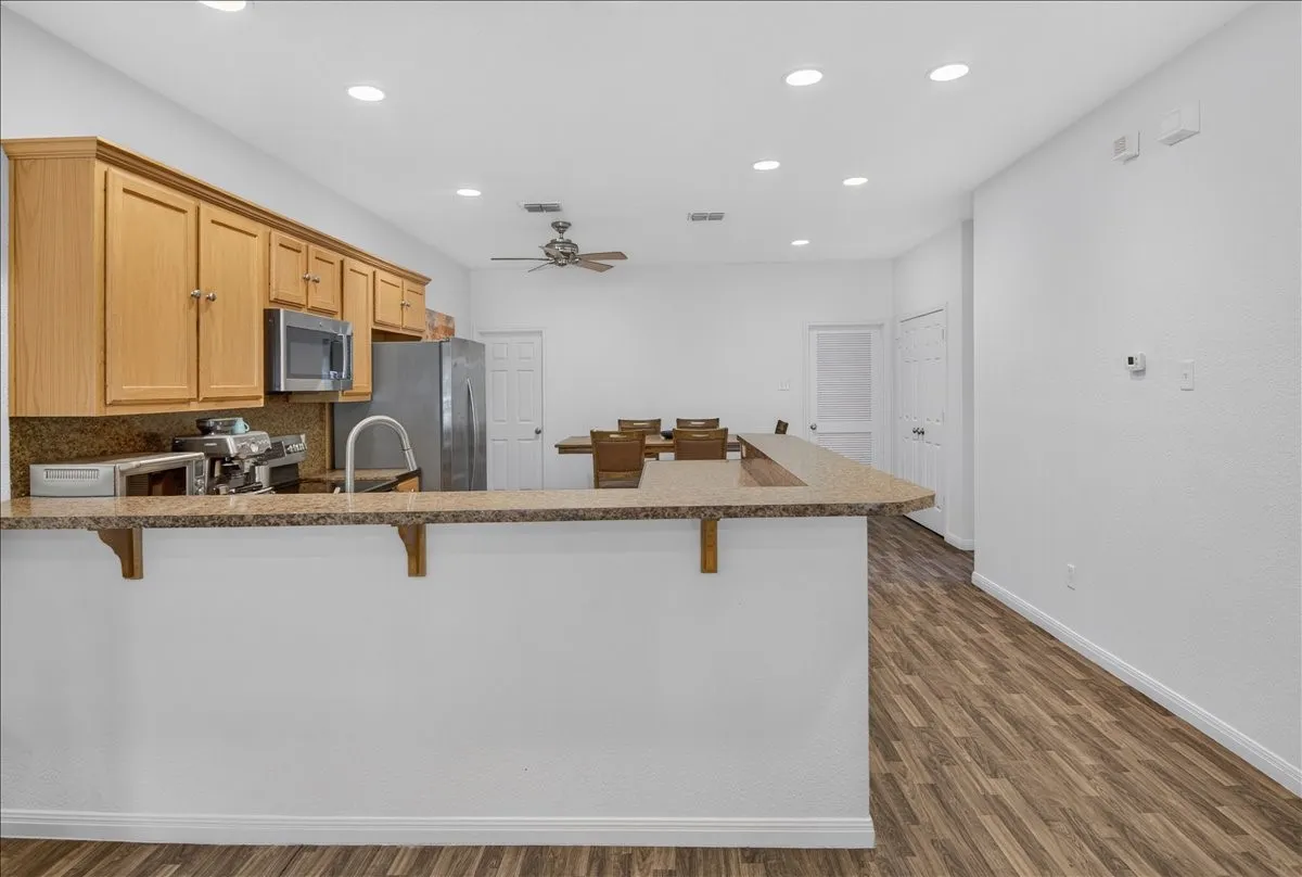 Single Family Residence For Sale in Mc Lennan County , 1920 S 15th Street, Waco, Texas 76706, 5 Bedroom, 6 Bathroom, Garage spaces, 2,624 Sqft, built in 2007, mls#21357808, Real Estate Agent in Waco, Homes For Sale in Mc Lennan county, Homes For Sale in Waco, Realtor in Waco Texas, Real Estate Brokerage Independent Realty Texas, Luminita Cordes Realtor
