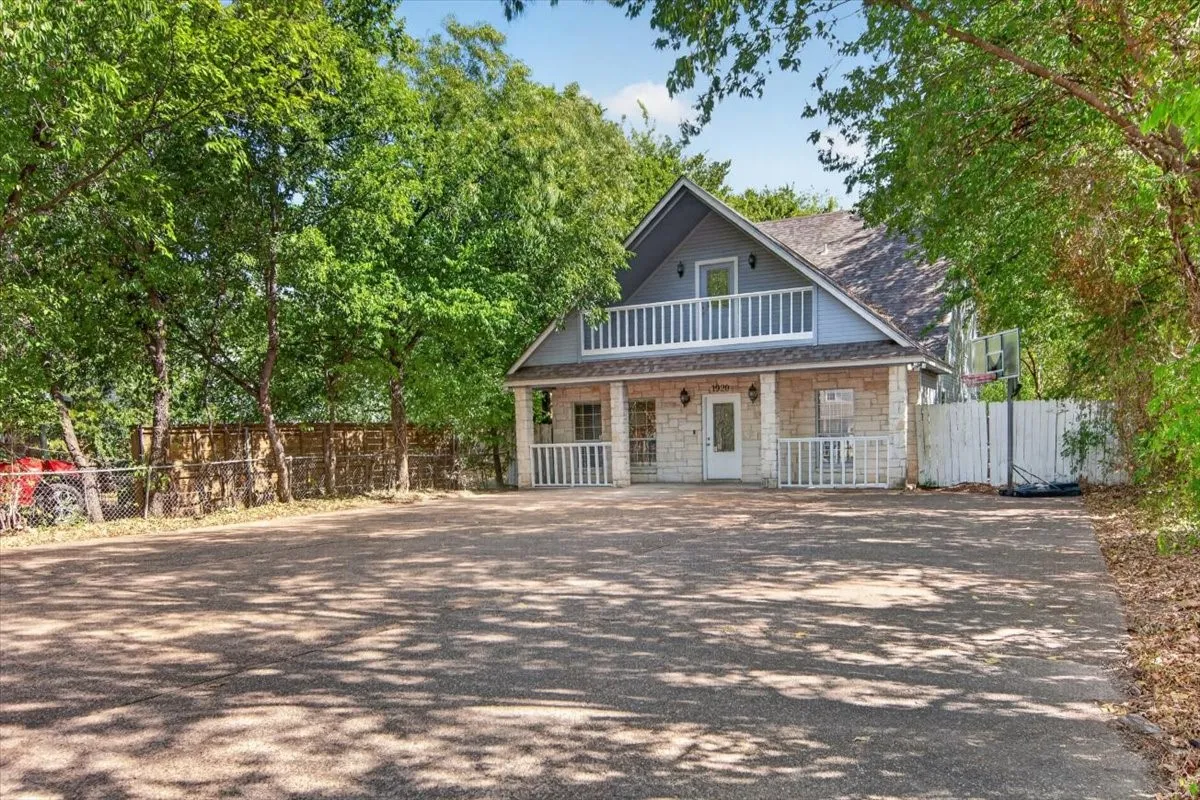 Single Family Residence For Sale in Mc Lennan County , 1920 S 15th Street, Waco, Texas 76706, 5 Bedroom, 6 Bathroom, Garage spaces, 2,624 Sqft, built in 2007, mls#21357808, Real Estate Agent in Waco, Homes For Sale in Mc Lennan county, Homes For Sale in Waco, Realtor in Waco Texas, Real Estate Brokerage Independent Realty Texas, Luminita Cordes Realtor
