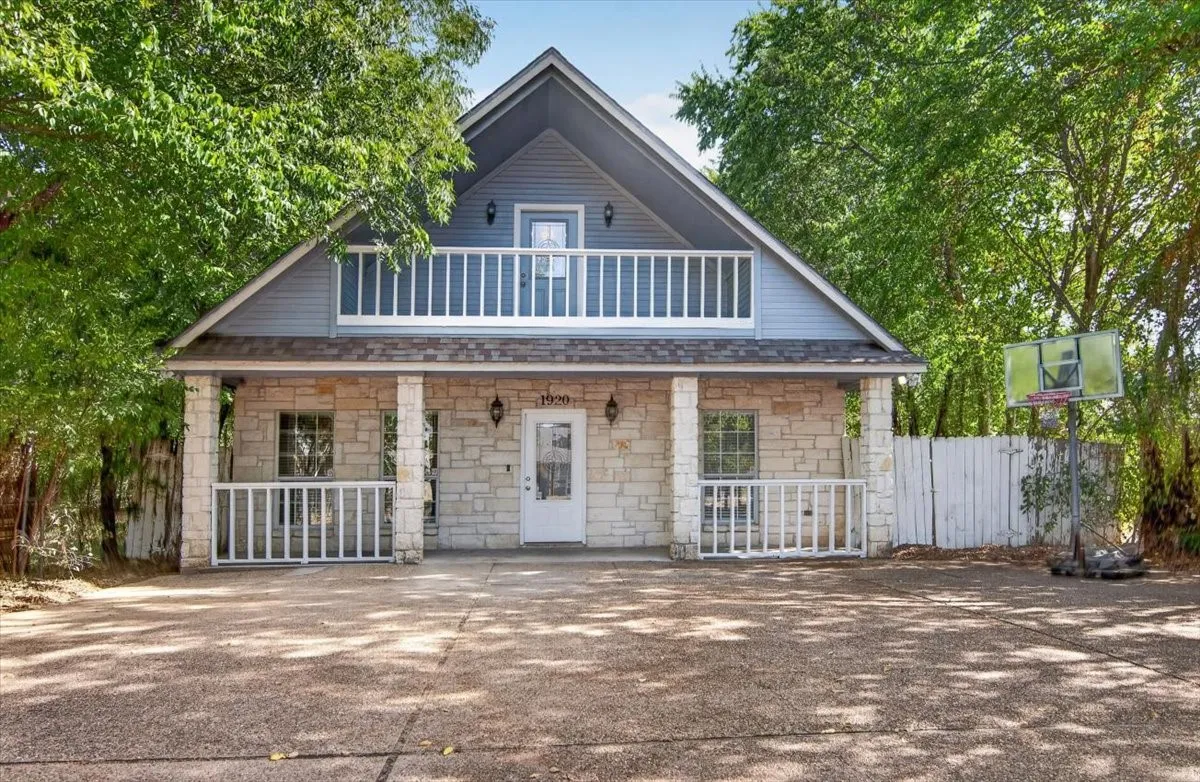 Single Family Residence For Sale in Mc Lennan County , 1920 S 15th Street, Waco, Texas 76706, 5 Bedroom, 6 Bathroom, Garage spaces, 2,624 Sqft, built in 2007, mls#21357808, Real Estate Agent in Waco, Homes For Sale in Mc Lennan county, Homes For Sale in Waco, Realtor in Waco Texas, Real Estate Brokerage Independent Realty Texas, Luminita Cordes Realtor