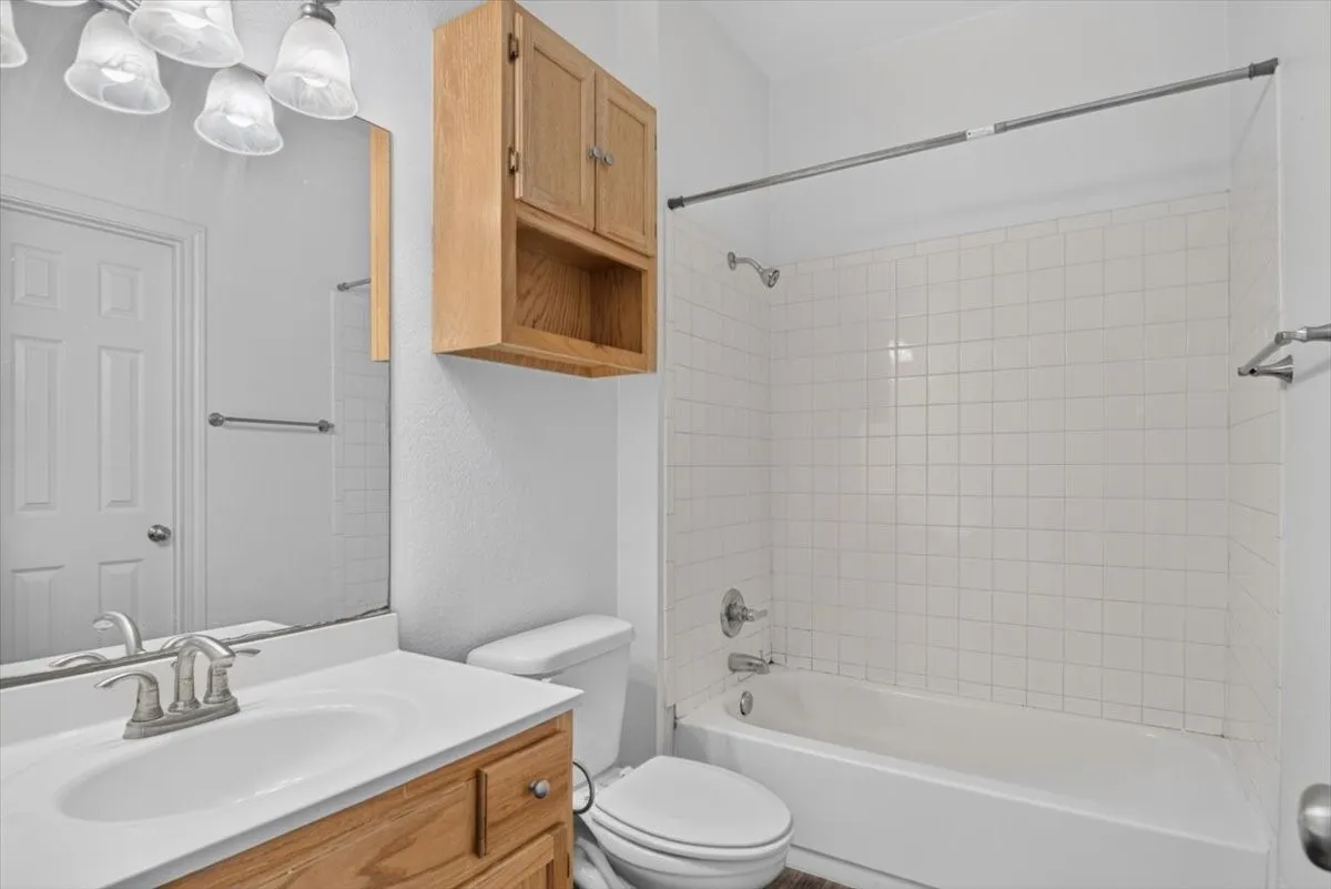 Single Family Residence For Sale in Mc Lennan County , 1920 S 15th Street, Waco, Texas 76706, 5 Bedroom, 6 Bathroom, Garage spaces, 2,624 Sqft, built in 2007, mls#21357808, Real Estate Agent in Waco, Homes For Sale in Mc Lennan county, Homes For Sale in Waco, Realtor in Waco Texas, Real Estate Brokerage Independent Realty Texas, Luminita Cordes Realtor