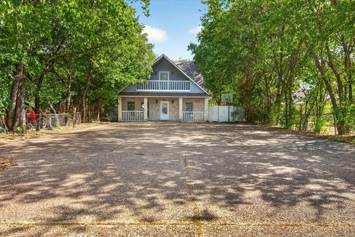 Single Family Residence For Sale in Mc Lennan County , 1920 S 15th Street, Waco, Texas 76706, 5 Bedroom, 6 Bathroom, Garage spaces, 2,624 Sqft, built in 2007, mls#21357808, Real Estate Agent in Waco, Homes For Sale in Mc Lennan county, Homes For Sale in Waco, Realtor in Waco Texas, Real Estate Brokerage Independent Realty Texas, Luminita Cordes Realtor