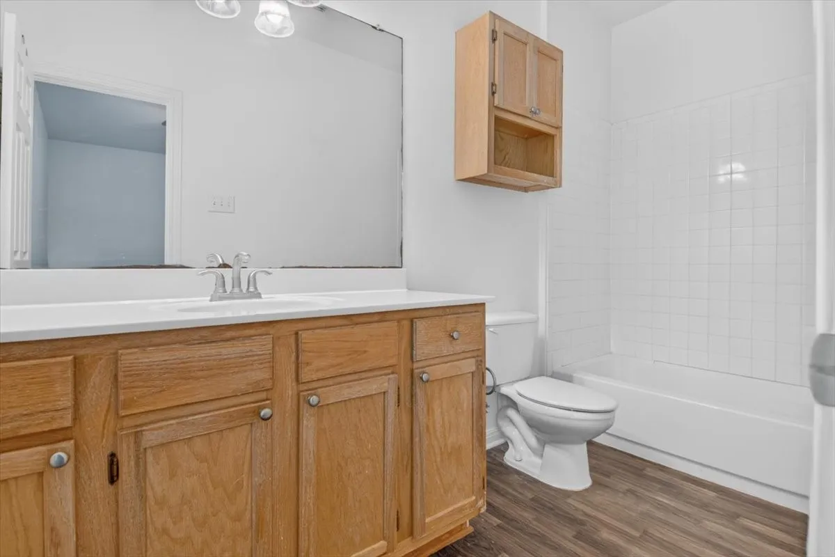 Single Family Residence For Sale in Mc Lennan County , 1920 S 15th Street, Waco, Texas 76706, 5 Bedroom, 6 Bathroom, Garage spaces, 2,624 Sqft, built in 2007, mls#21357808, Real Estate Agent in Waco, Homes For Sale in Mc Lennan county, Homes For Sale in Waco, Realtor in Waco Texas, Real Estate Brokerage Independent Realty Texas, Luminita Cordes Realtor