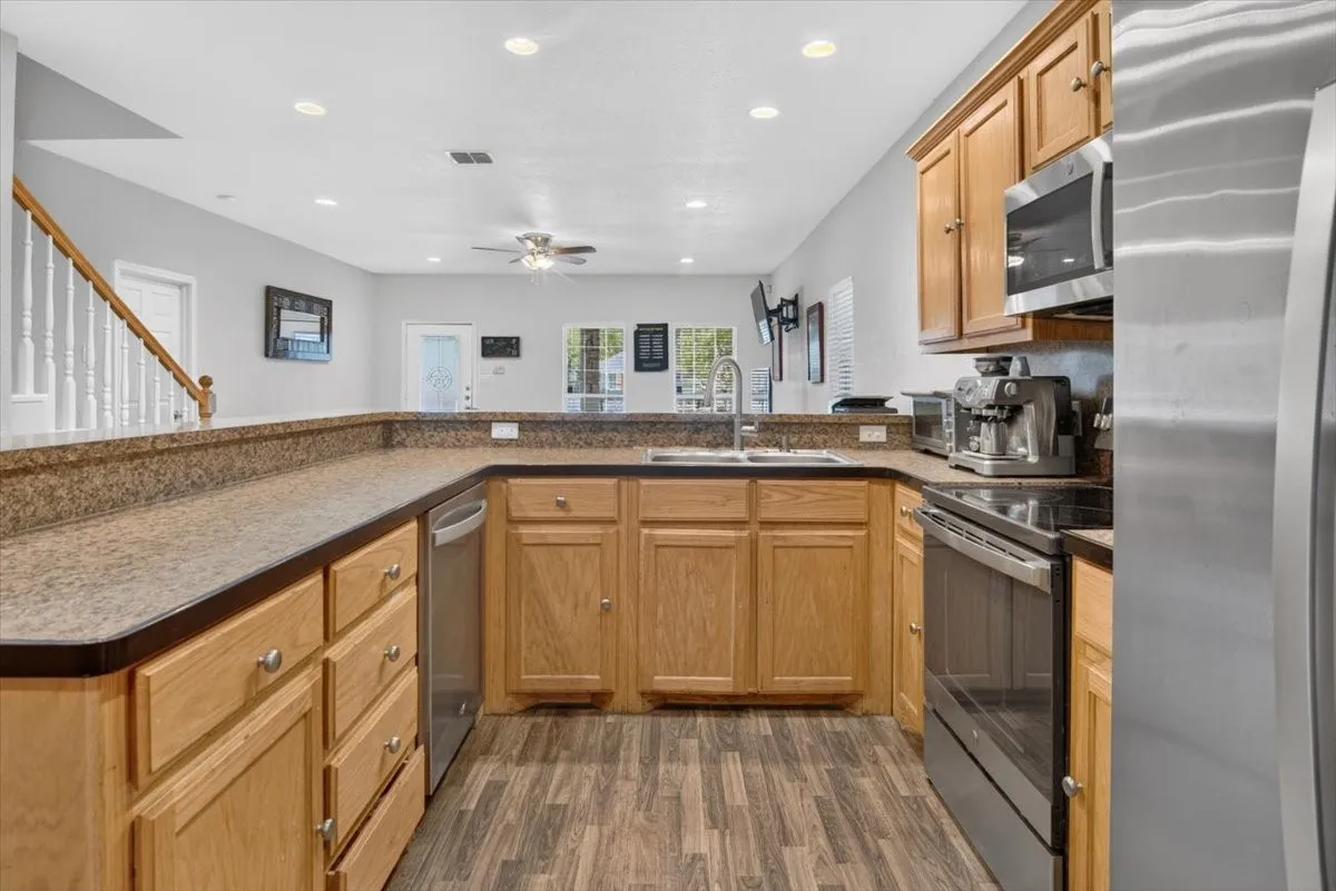 Single Family Residence For Sale in Mc Lennan County , 1920 S 15th Street, Waco, Texas 76706, 5 Bedroom, 6 Bathroom, Garage spaces, 2,624 Sqft, built in 2007, mls#21357808, Real Estate Agent in Waco, Homes For Sale in Mc Lennan county, Homes For Sale in Waco, Realtor in Waco Texas, Real Estate Brokerage Independent Realty Texas, Luminita Cordes Realtor