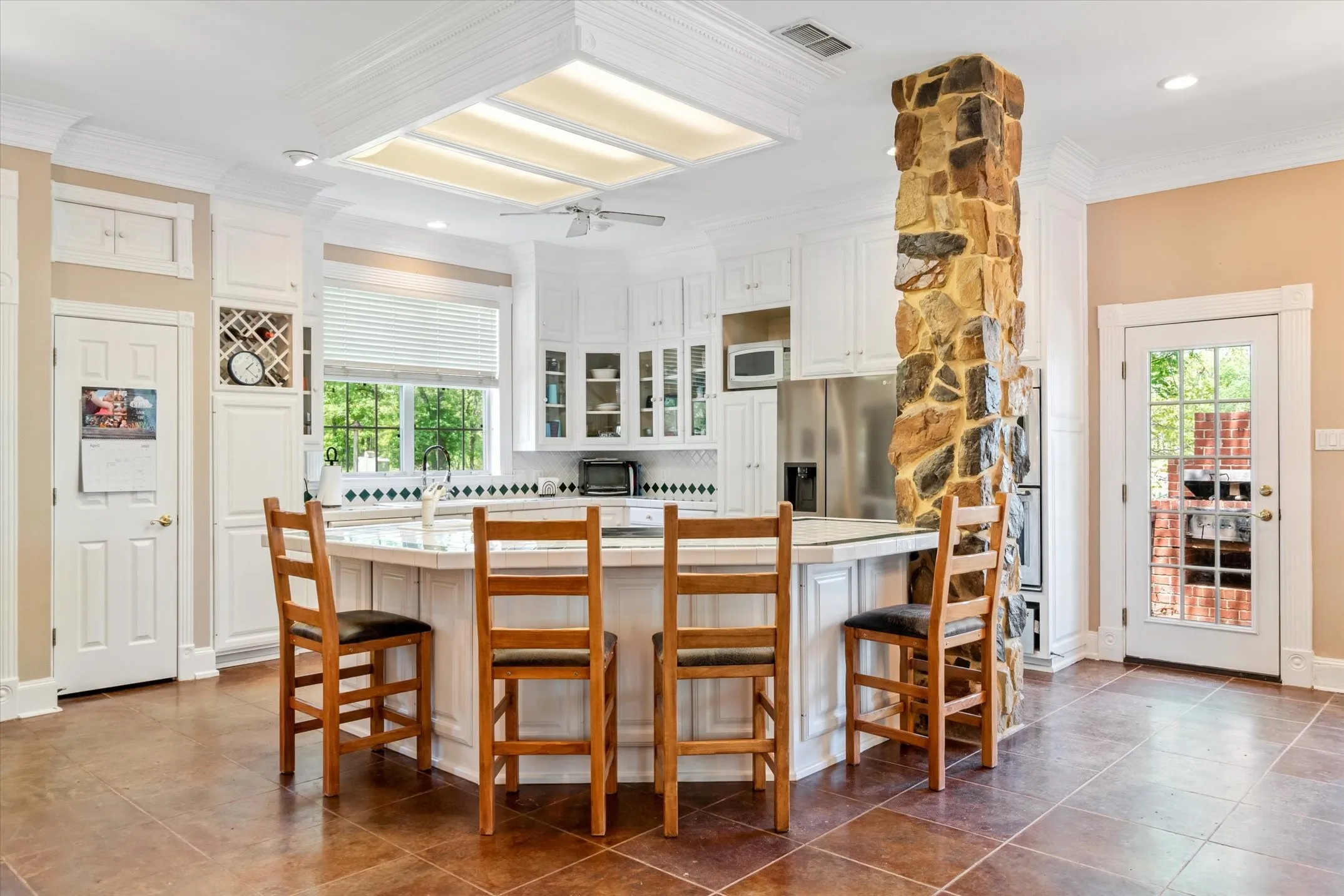 Single Family Residence For Sale in Van Zandt County , 1551 VZ County Road, Grand Saline, Texas 75140, 4 Bedroom, 3 Bathroom, 2 Garage spaces, 3,708 Sqft, built in 1996, mls#21388510, Real Estate Agent in Grand Saline, Homes For Sale in Van Zandt county, Homes For Sale in Grand Saline, Realtor in Grand Saline Texas, Real Estate Brokerage Independent Realty Texas, Luminita Cordes Realtor