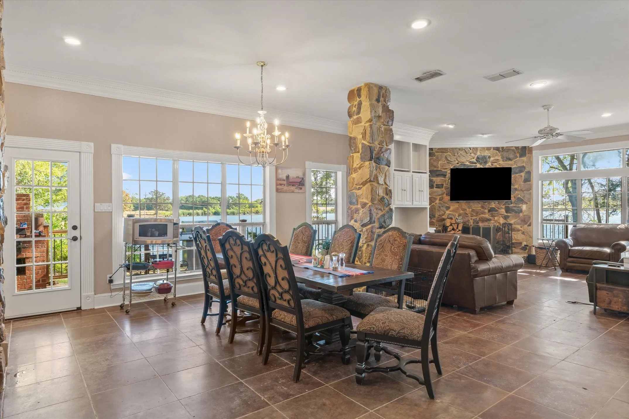 Single Family Residence For Sale in Van Zandt County , 1551 VZ County Road, Grand Saline, Texas 75140, 4 Bedroom, 3 Bathroom, 2 Garage spaces, 3,708 Sqft, built in 1996, mls#21388510, Real Estate Agent in Grand Saline, Homes For Sale in Van Zandt county, Homes For Sale in Grand Saline, Realtor in Grand Saline Texas, Real Estate Brokerage Independent Realty Texas, Luminita Cordes Realtor