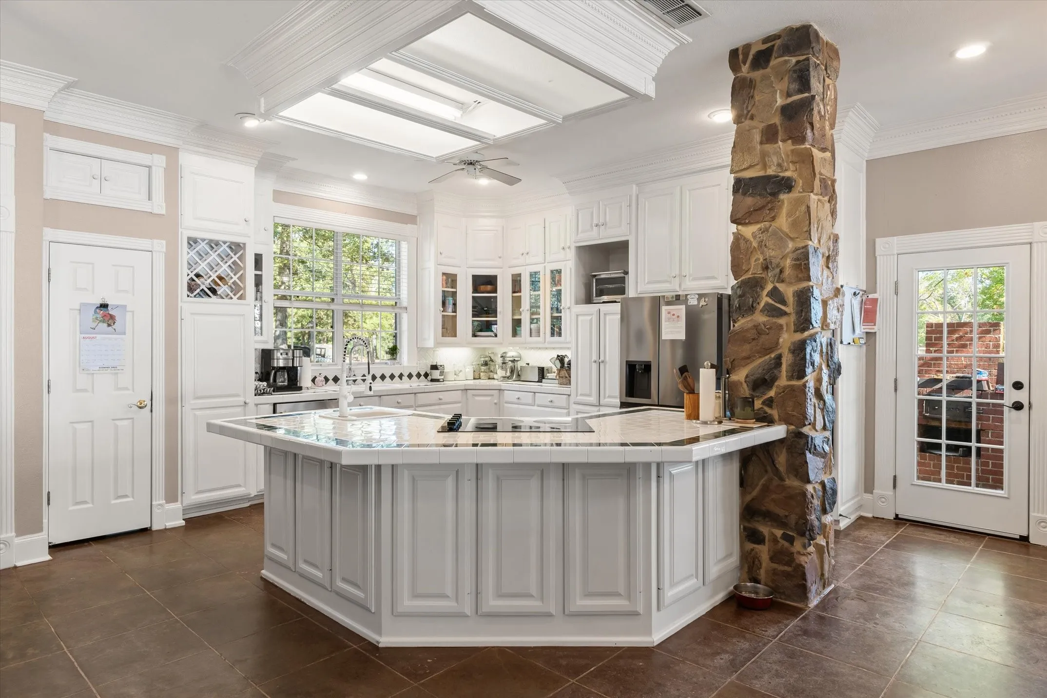 Single Family Residence For Sale in Van Zandt County , 1551 VZ County Road, Grand Saline, Texas 75140, 4 Bedroom, 3 Bathroom, 2 Garage spaces, 3,708 Sqft, built in 1996, mls#21388510, Real Estate Agent in Grand Saline, Homes For Sale in Van Zandt county, Homes For Sale in Grand Saline, Realtor in Grand Saline Texas, Real Estate Brokerage Independent Realty Texas, Luminita Cordes Realtor