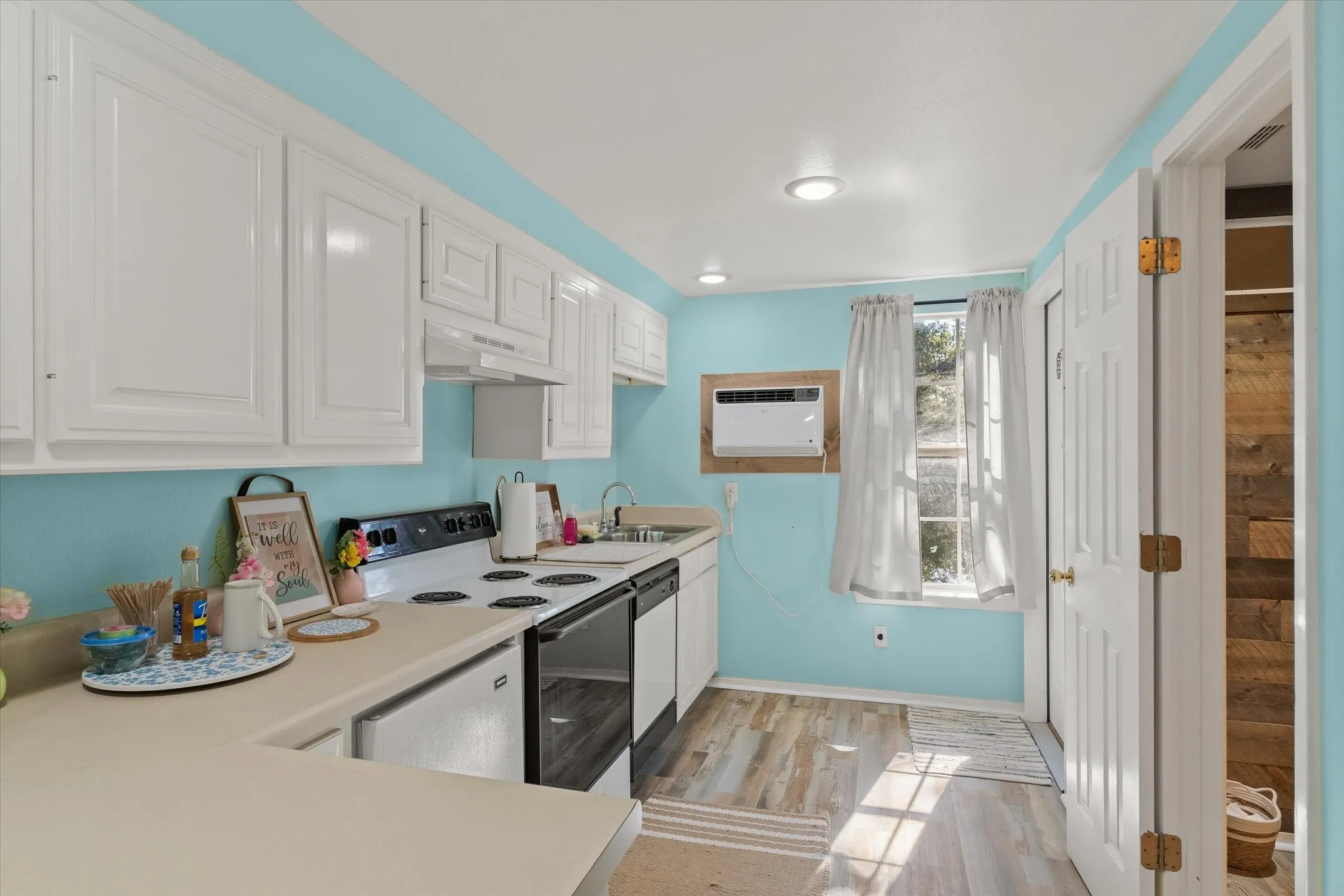 Single Family Residence For Sale in Van Zandt County , 1551 VZ County Road, Grand Saline, Texas 75140, 4 Bedroom, 3 Bathroom, 2 Garage spaces, 3,708 Sqft, built in 1996, mls#21388510, Real Estate Agent in Grand Saline, Homes For Sale in Van Zandt county, Homes For Sale in Grand Saline, Realtor in Grand Saline Texas, Real Estate Brokerage Independent Realty Texas, Luminita Cordes Realtor