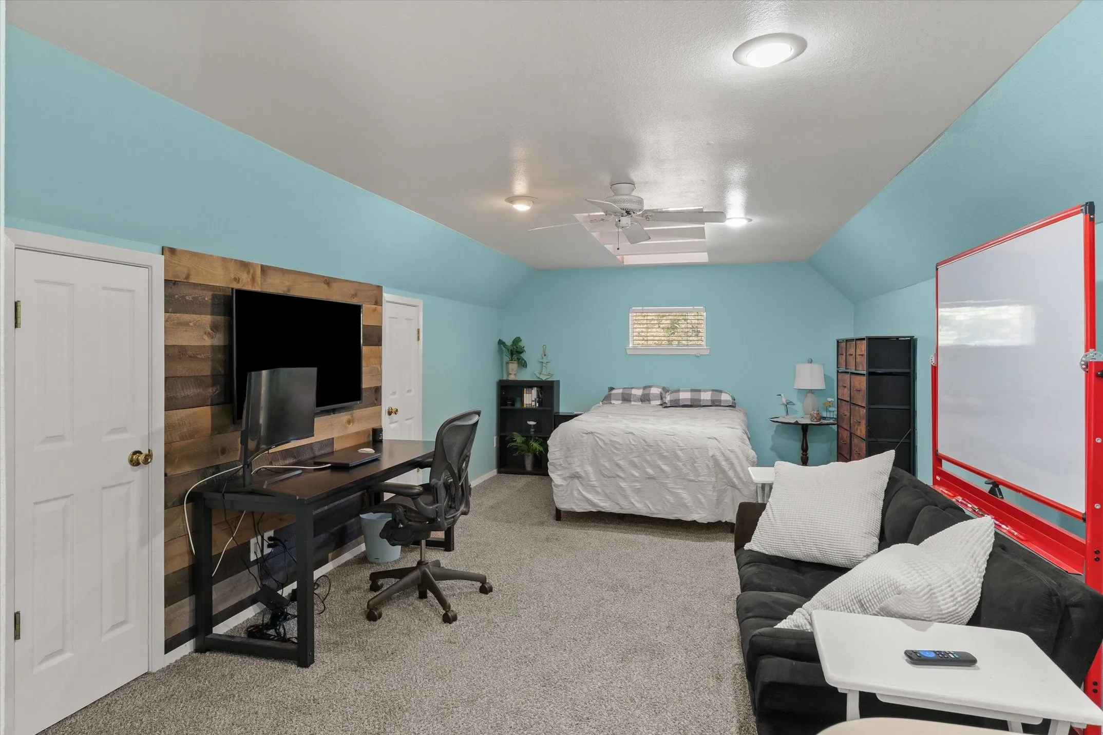 Single Family Residence For Sale in Van Zandt County , 1551 VZ County Road, Grand Saline, Texas 75140, 4 Bedroom, 3 Bathroom, 2 Garage spaces, 3,708 Sqft, built in 1996, mls#21388510, Real Estate Agent in Grand Saline, Homes For Sale in Van Zandt county, Homes For Sale in Grand Saline, Realtor in Grand Saline Texas, Real Estate Brokerage Independent Realty Texas, Luminita Cordes Realtor