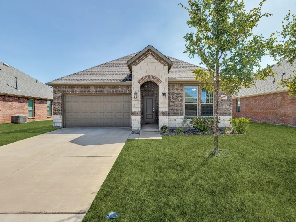 Single Family Residence For Sale in Collin County , 312 Penn Street, Anna, Texas 75409, 3 Bedroom, 2 Bathroom, 2 Garage spaces, 1,783 Sqft, built in 2022, mls#21388272, Real Estate Agent in Anna, Homes For Sale in Collin county, Homes For Sale in Anna, Realtor in Anna Texas, Real Estate Brokerage Independent Realty Texas, Luminita Cordes Realtor