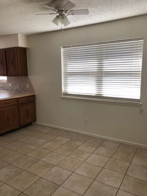 Duplex For Rent in Taylor County , 4917 S 6th Street 4919, Abilene, Texas 79605, 2 Bedroom, 2 Bathroom, Garage spaces, 1,167 Sqft, built in 1977, mls#21388515, Real Estate Agent in Abilene, Homes For Rent in Taylor county, Homes For Rent in Abilene, Realtor in Abilene Texas, Real Estate Brokerage Independent Realty Texas, Luminita Cordes Realtor