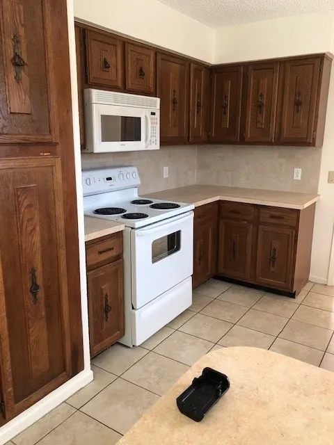Duplex For Rent in Taylor County , 4917 S 6th Street 4919, Abilene, Texas 79605, 2 Bedroom, 2 Bathroom, Garage spaces, 1,167 Sqft, built in 1977, mls#21388515, Real Estate Agent in Abilene, Homes For Rent in Taylor county, Homes For Rent in Abilene, Realtor in Abilene Texas, Real Estate Brokerage Independent Realty Texas, Luminita Cordes Realtor