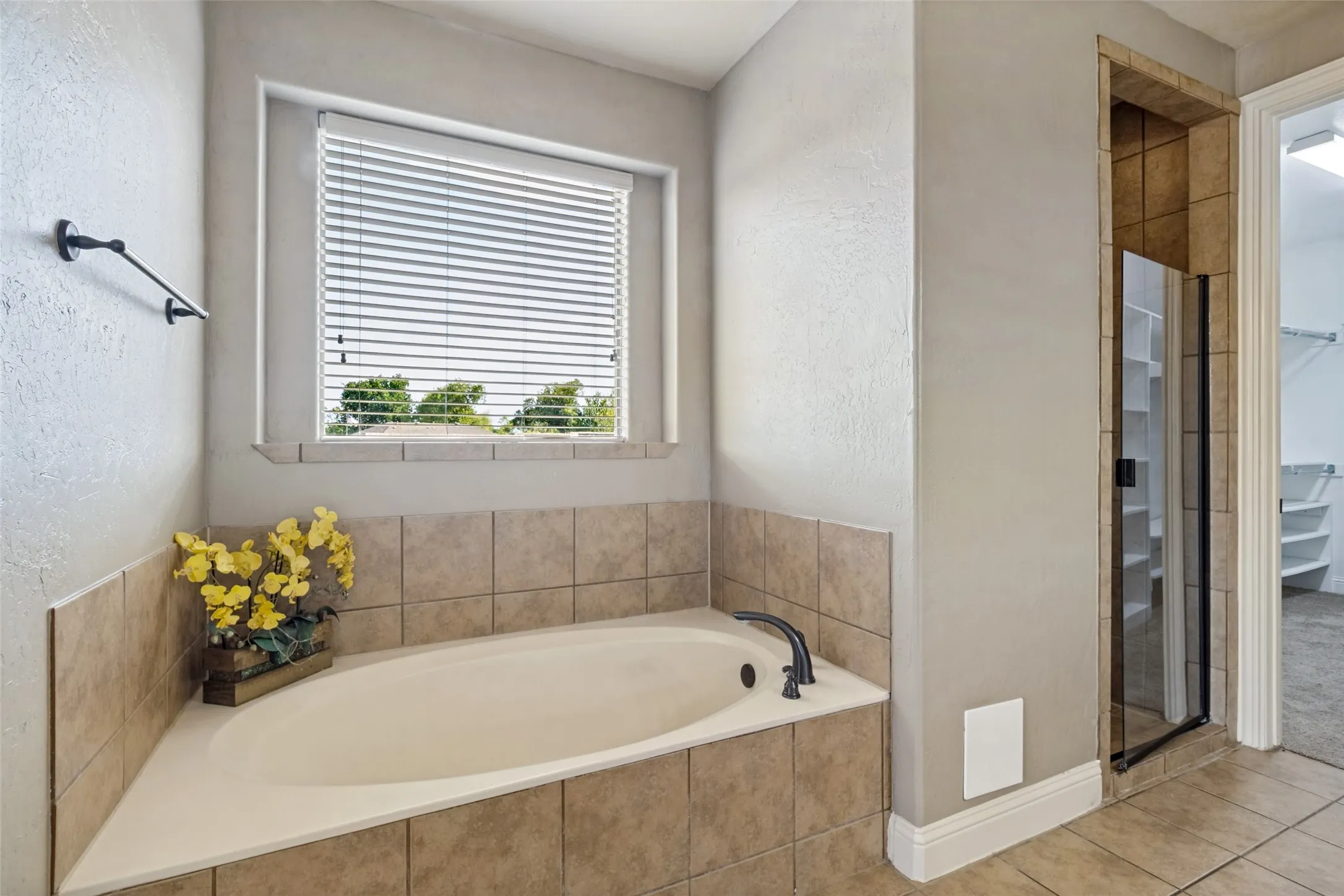 Single Family Residence For Sale in Dallas County , 6631 Crestmoor Lane, Sachse, Texas 75048, 4 Bedroom, 4 Bathroom, 2 Garage spaces, 3,167 Sqft, built in 2008, mls#21388522, Real Estate Agent in Sachse, Homes For Sale in Dallas county, Homes For Sale in Sachse, Realtor in Sachse Texas, Real Estate Brokerage Independent Realty Texas, Luminita Cordes Realtor